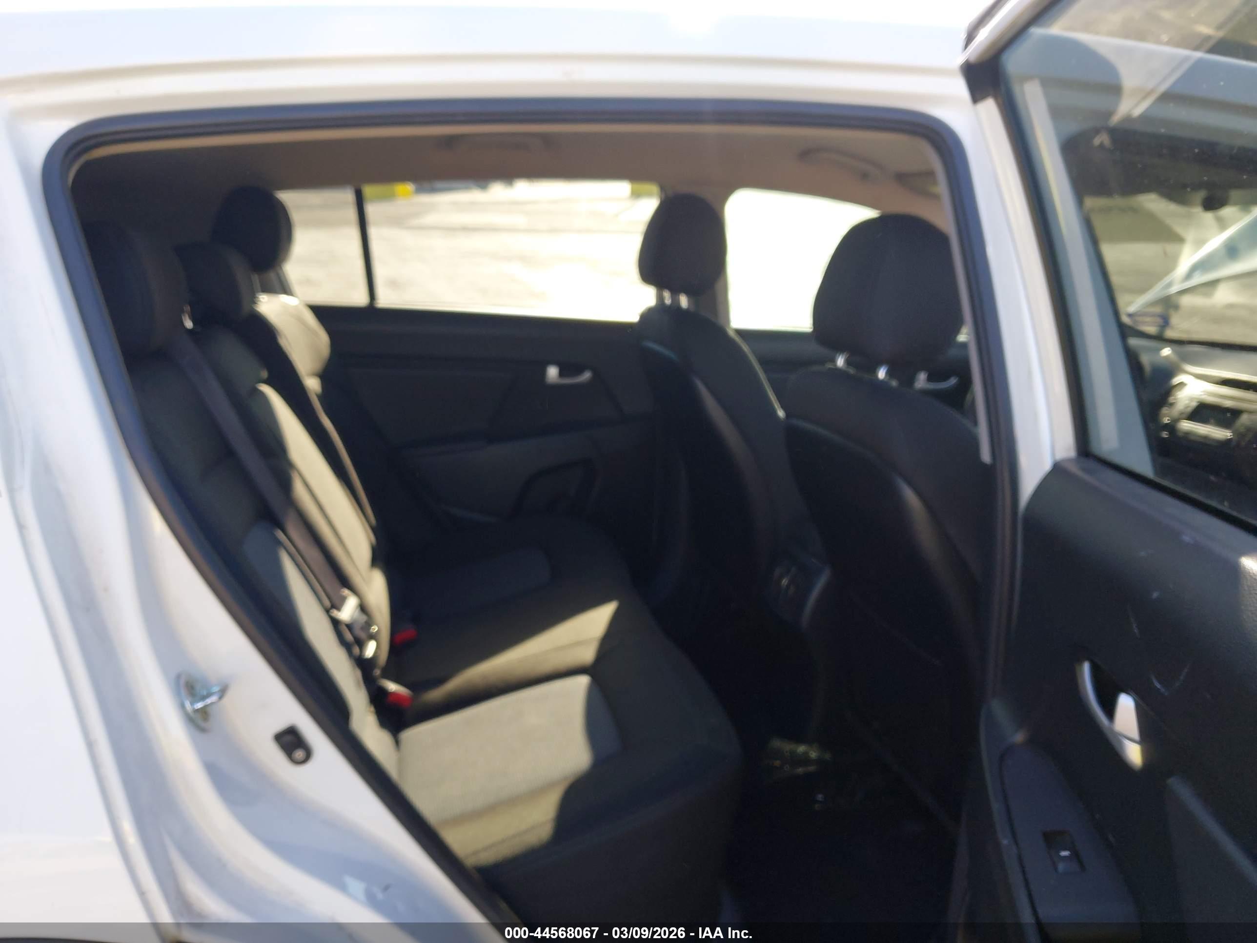 KIA SPORTAGE image 8