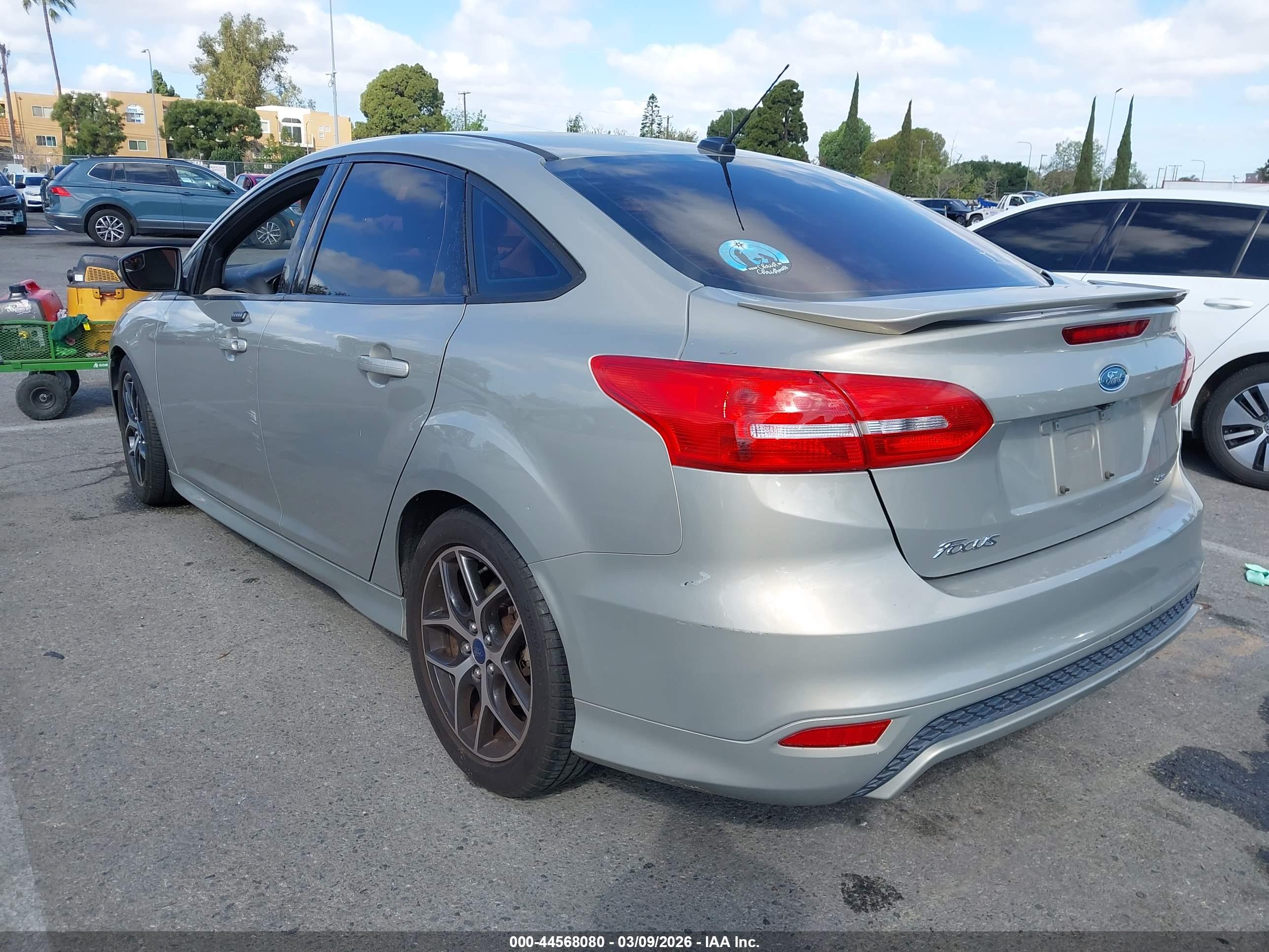 FORD FOCUS image 3
