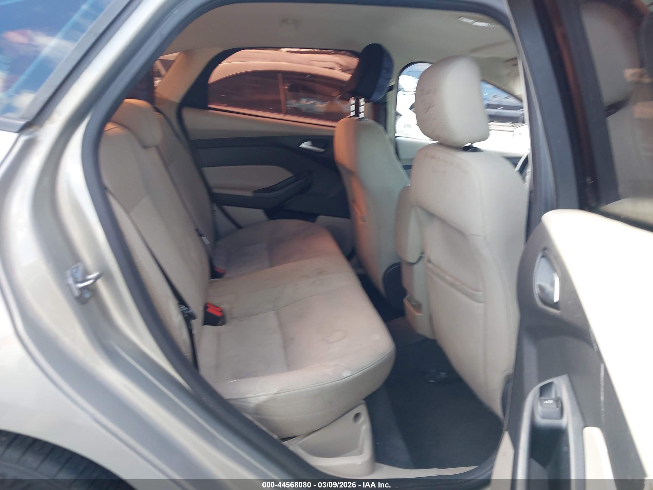 FORD FOCUS image 8