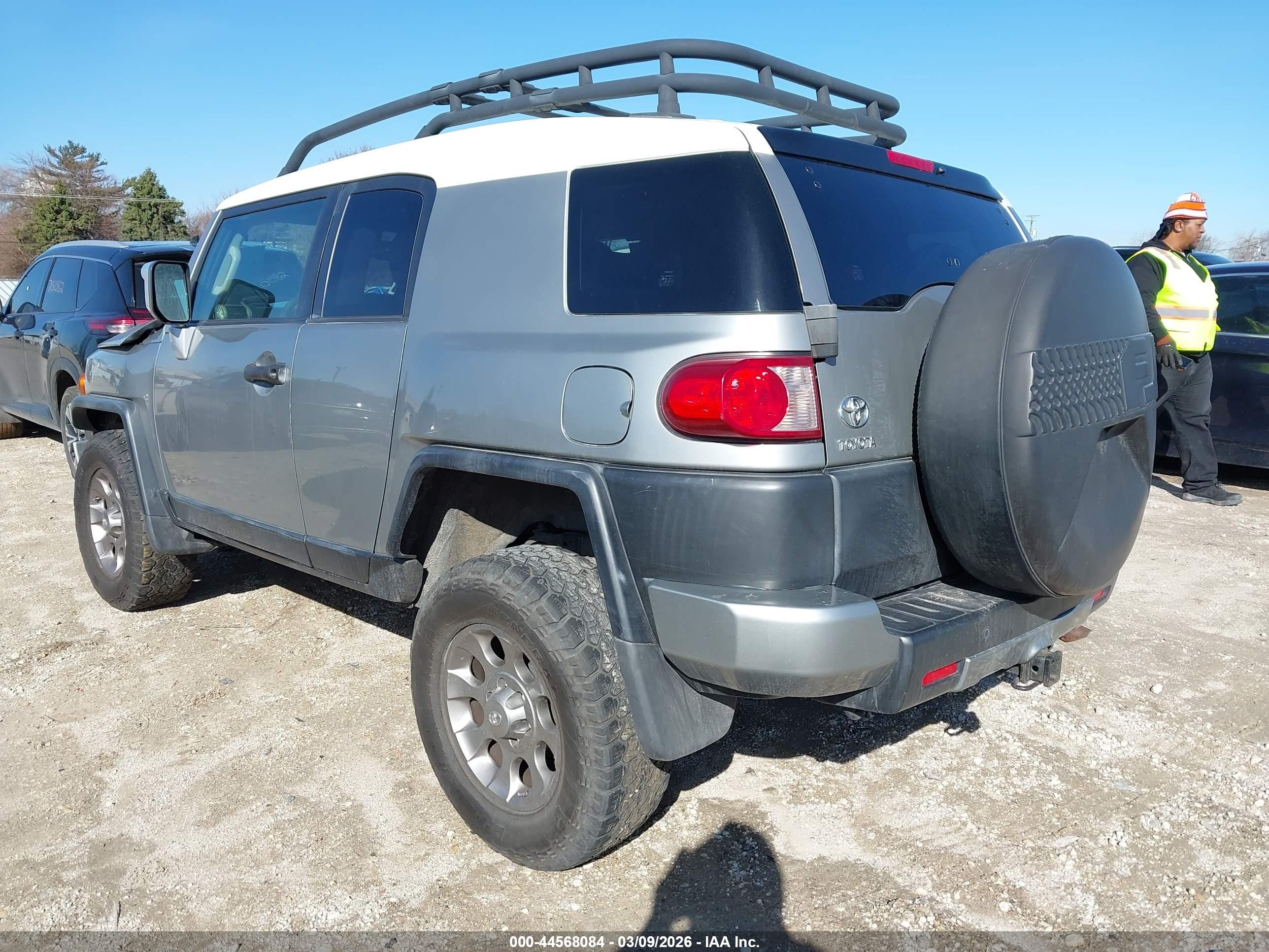 TOYOTA FJ image 3