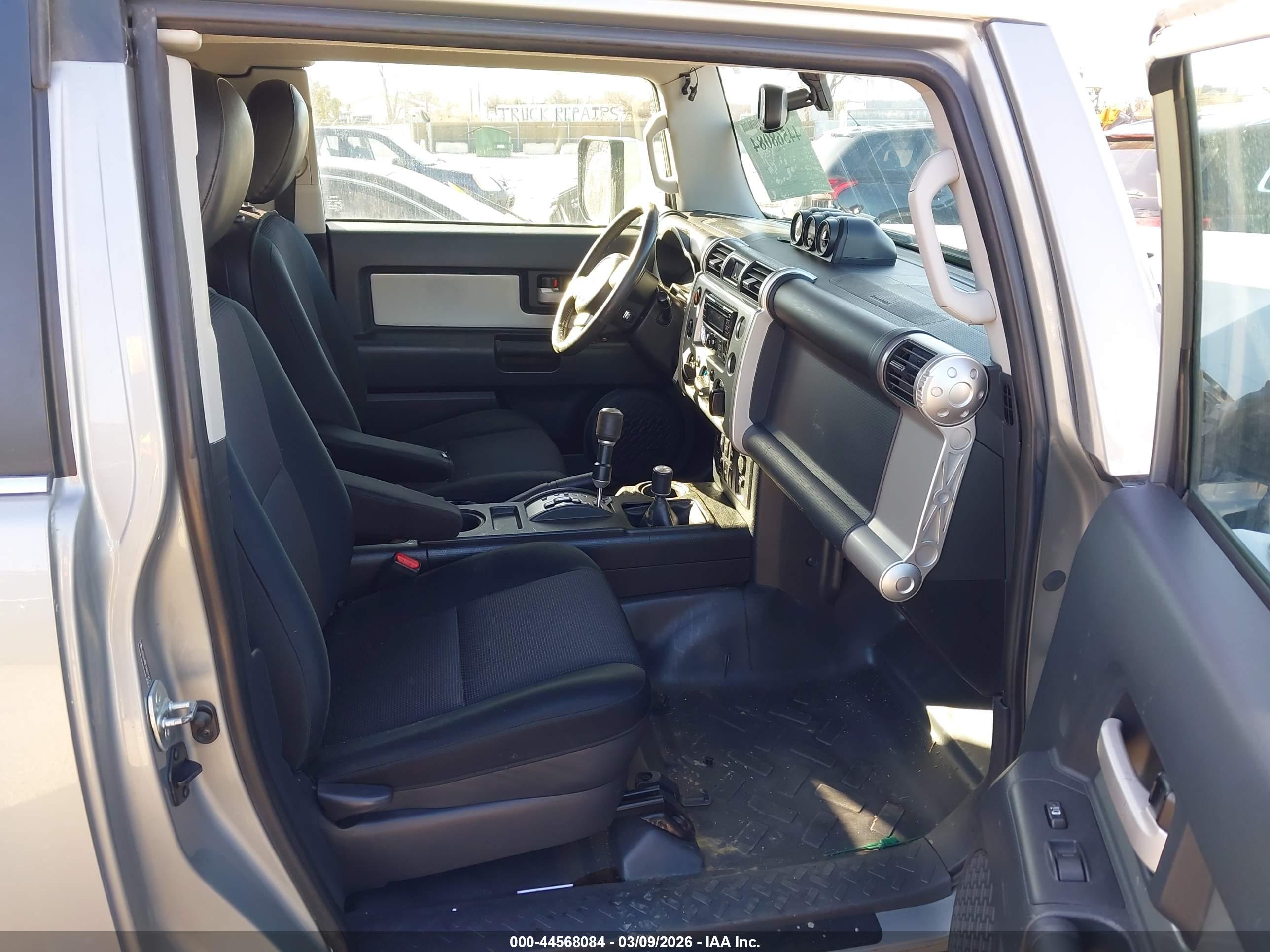 TOYOTA FJ image 5