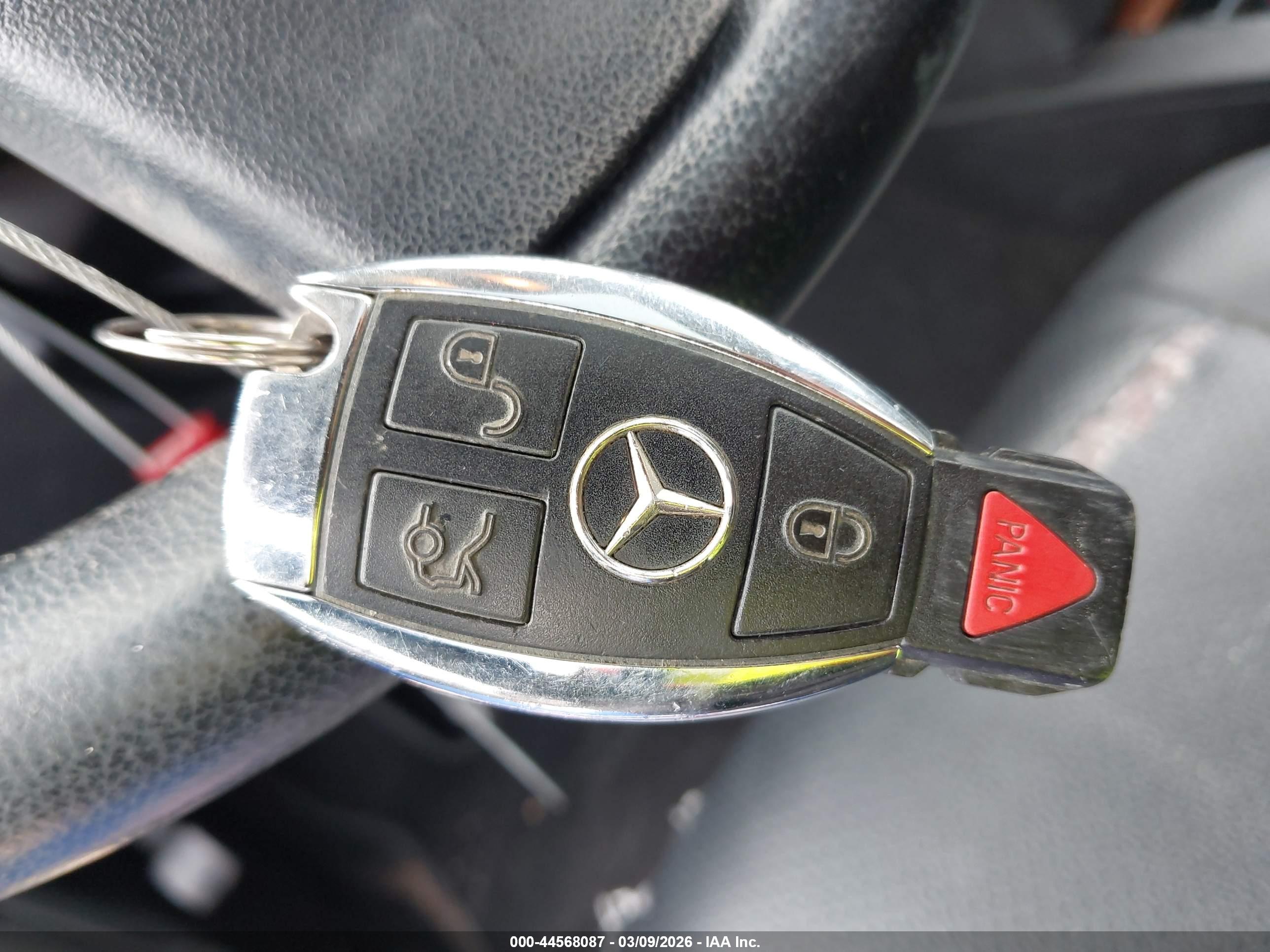 MERCEDES-BENZ GLK image 11