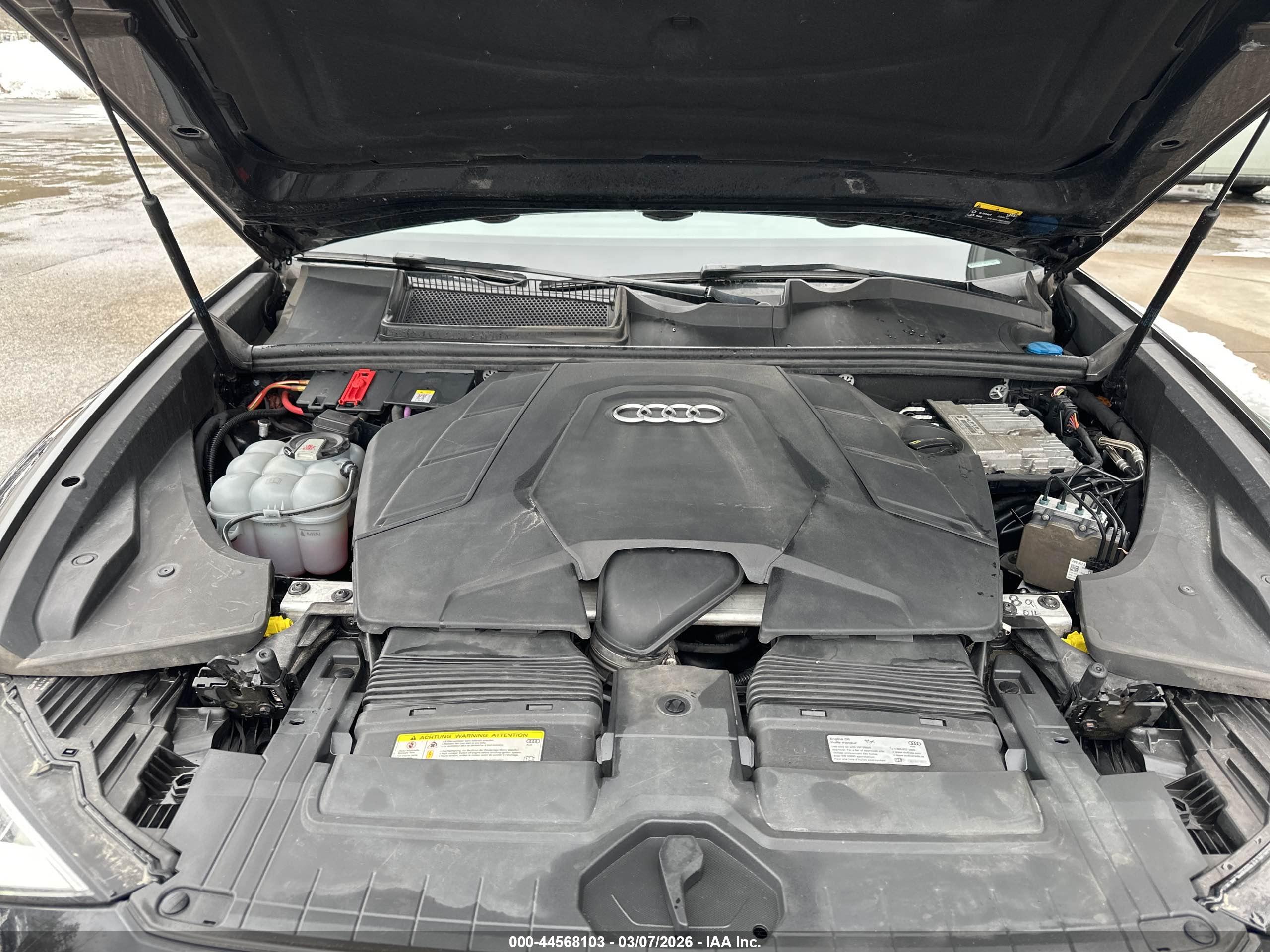 AUDI Q8 image 10