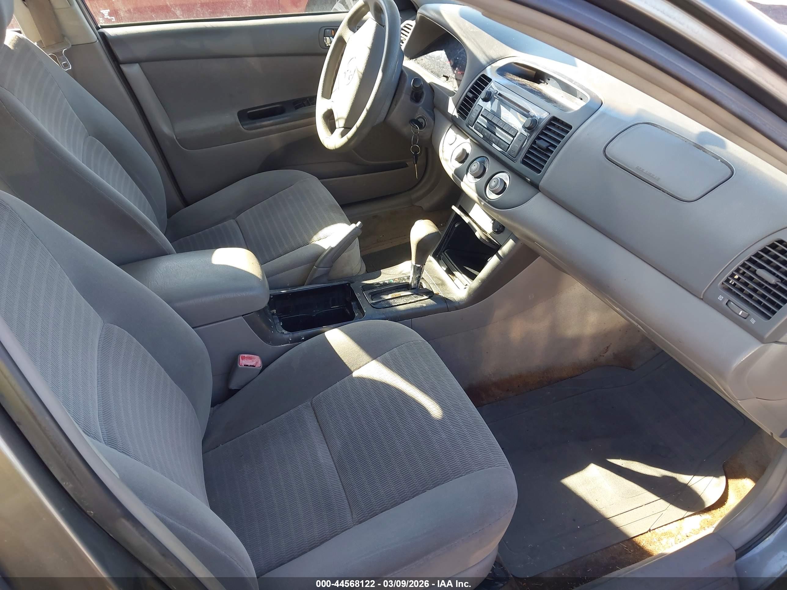 TOYOTA CAMRY image 5