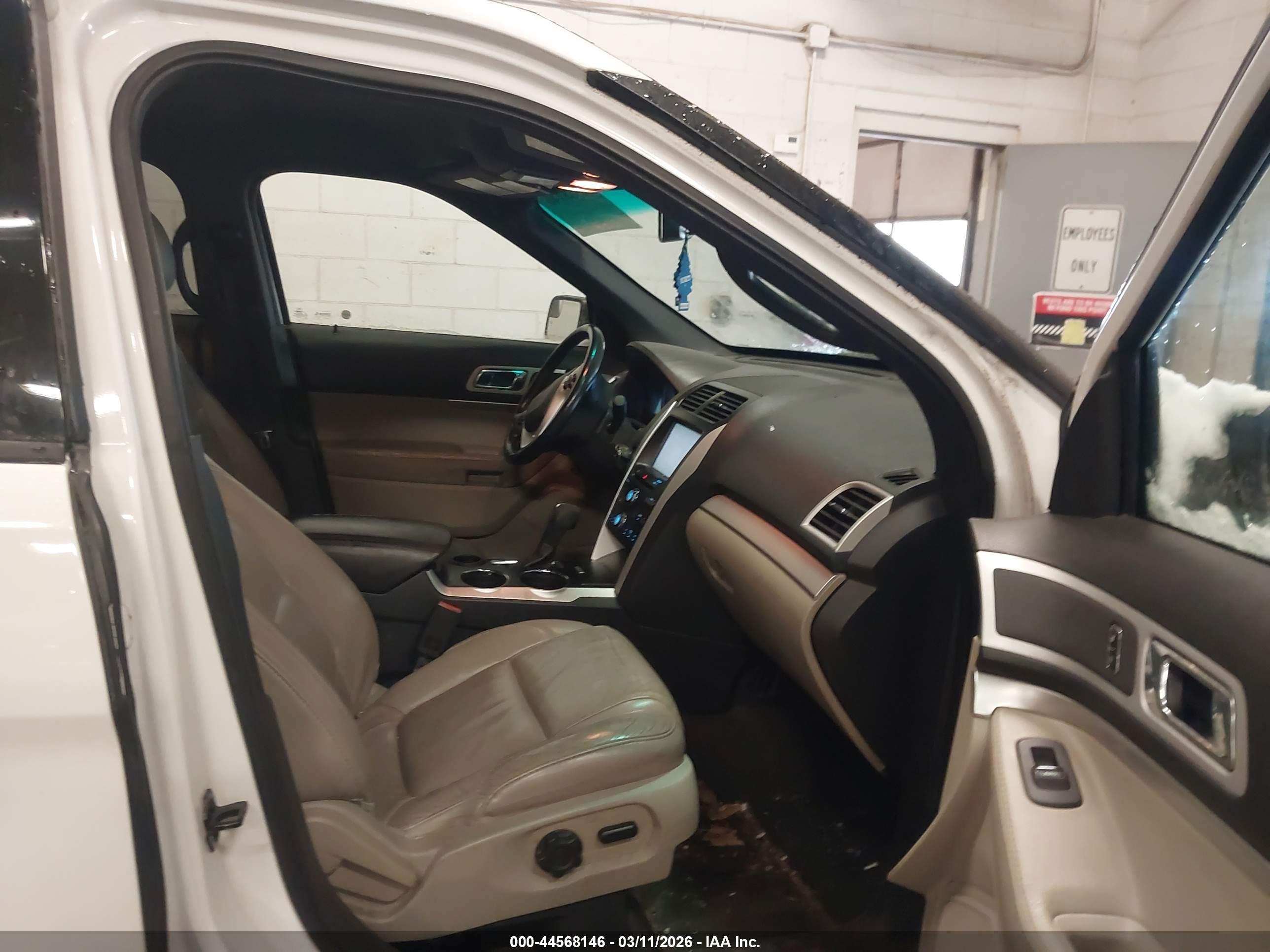 FORD EXPLORER image 5