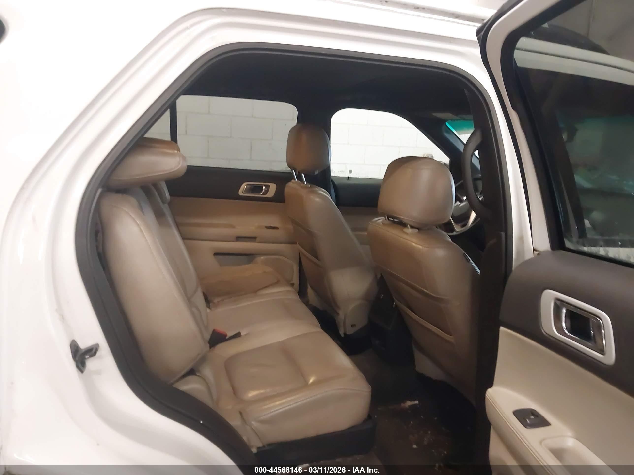FORD EXPLORER image 8