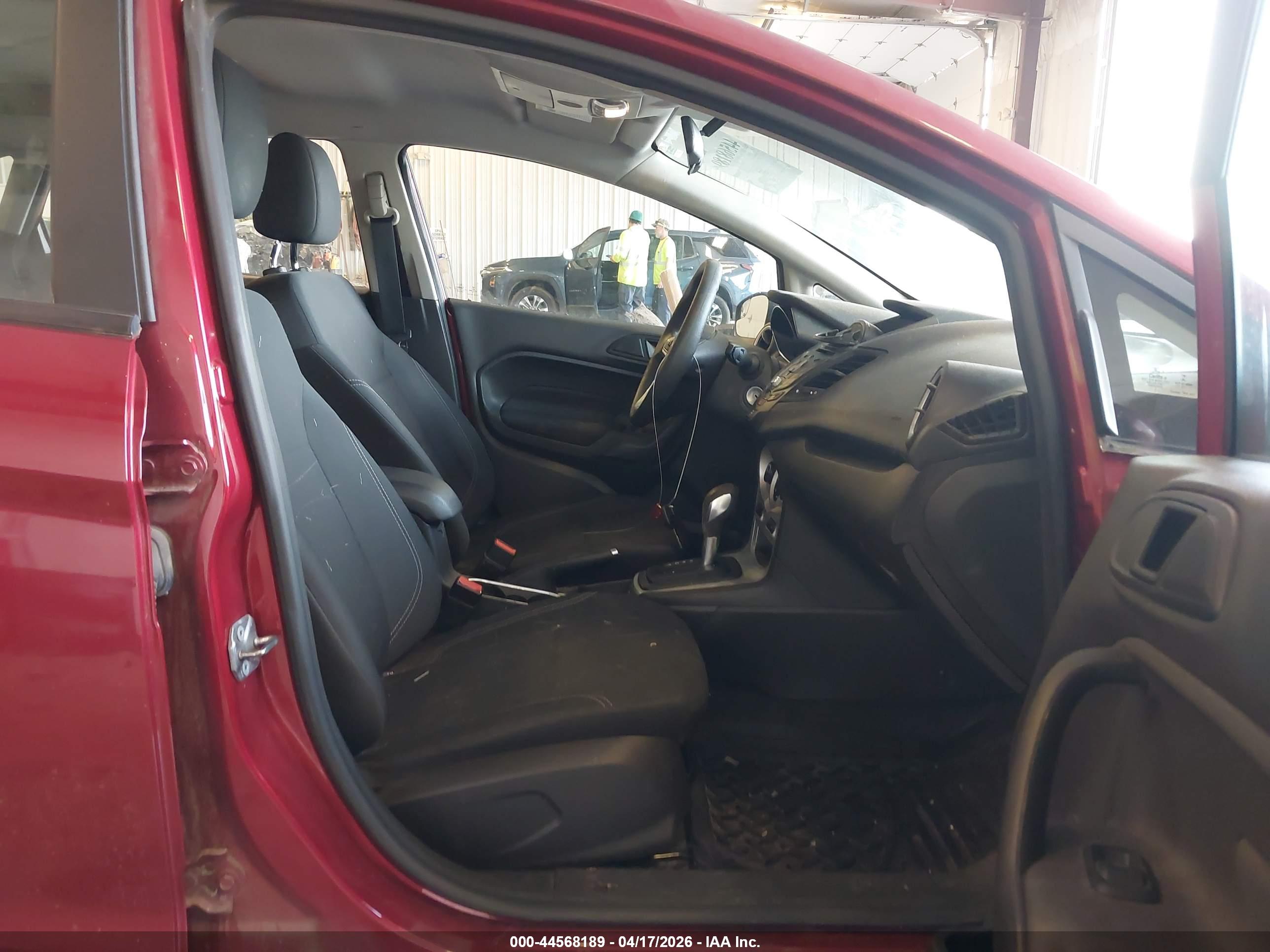 FORD FIESTA image 5