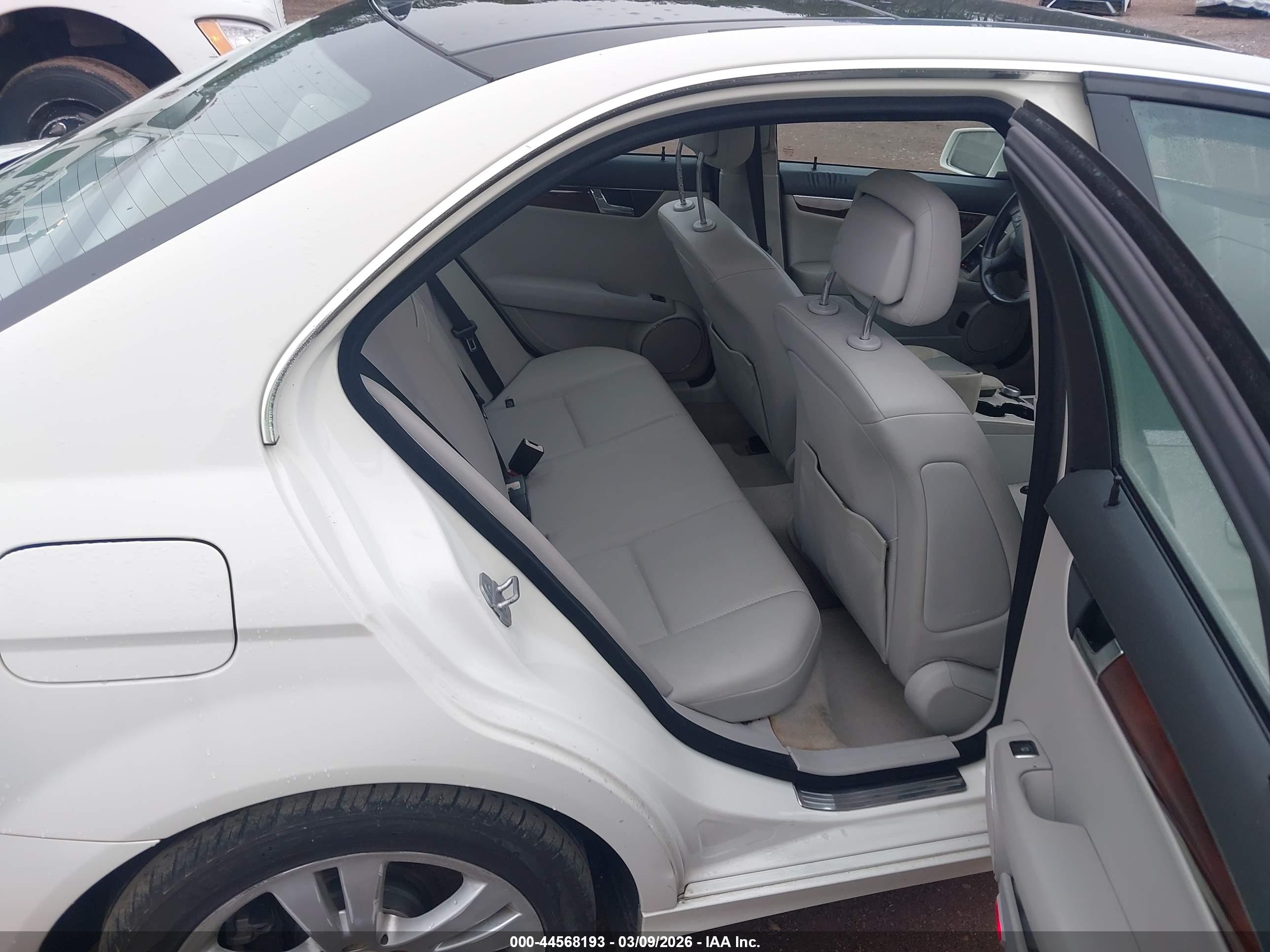 MERCEDES-BENZ C image 8