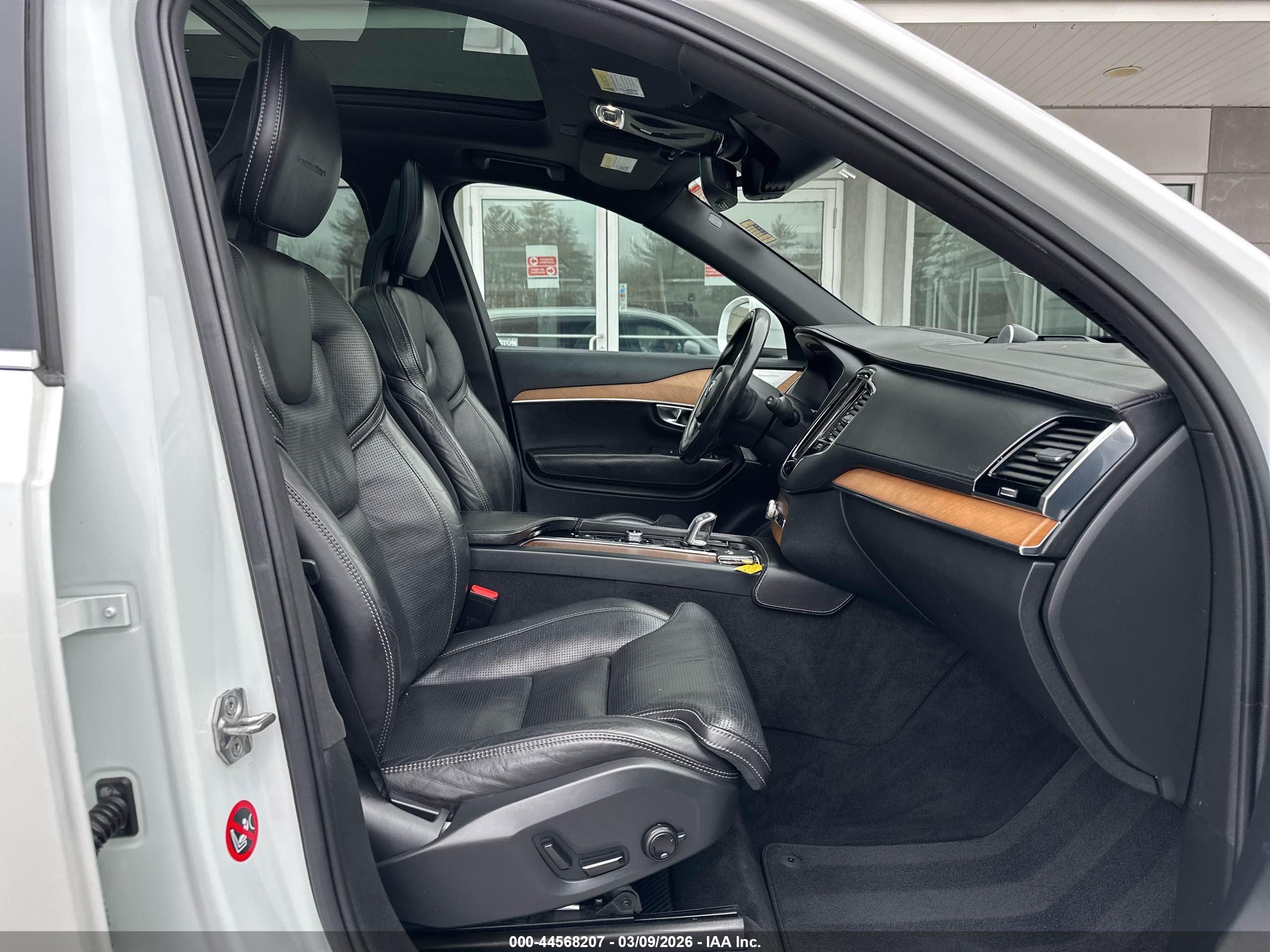 VOLVO XC90 image 5