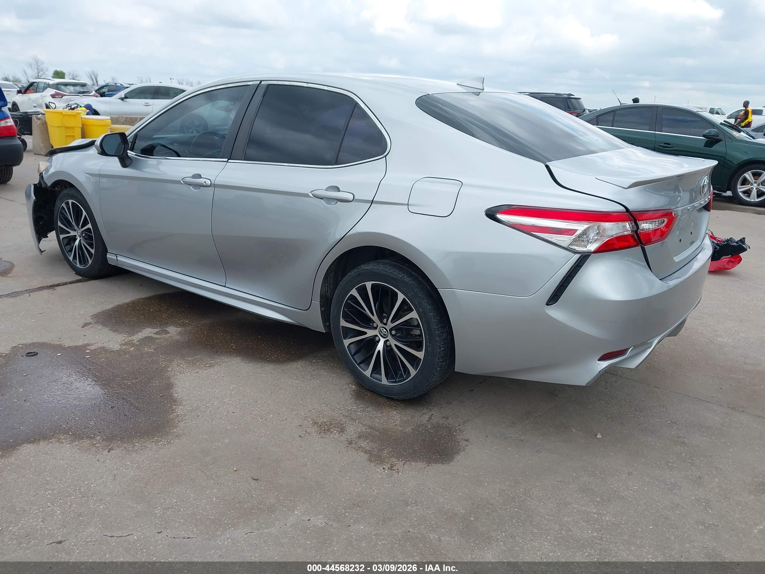 TOYOTA CAMRY image 3
