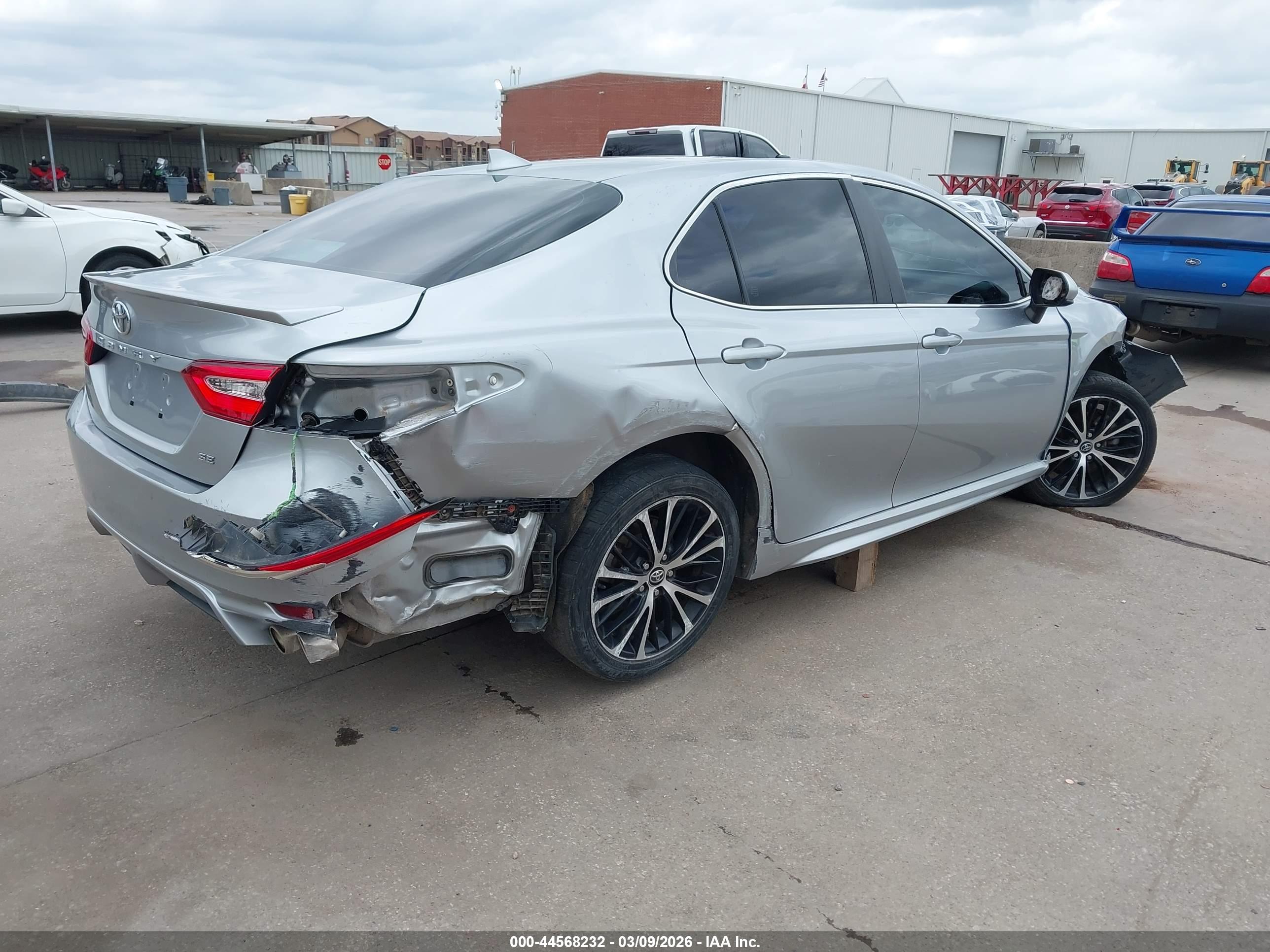 TOYOTA CAMRY image 4