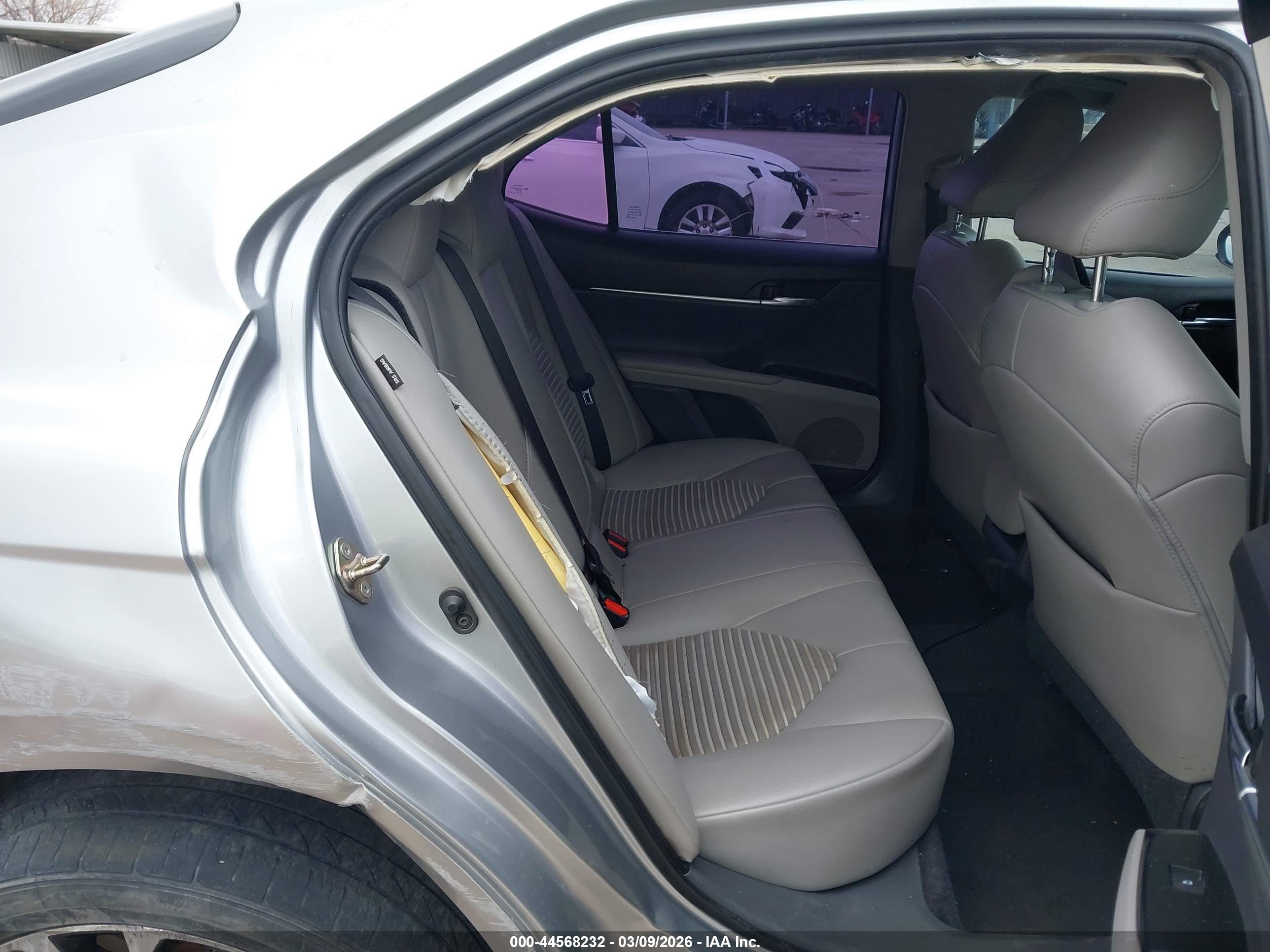 TOYOTA CAMRY image 8