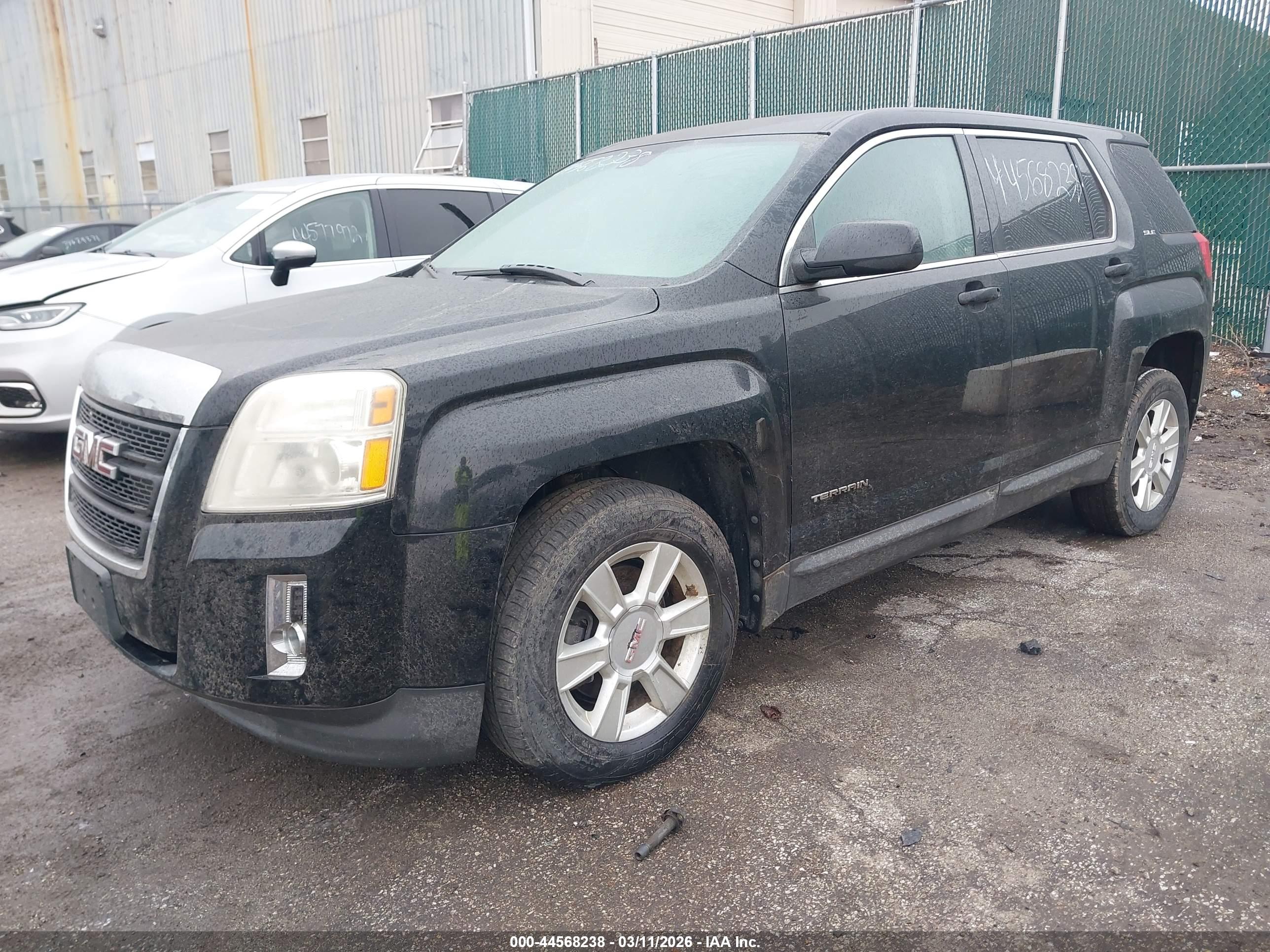GMC TERRAIN image 2