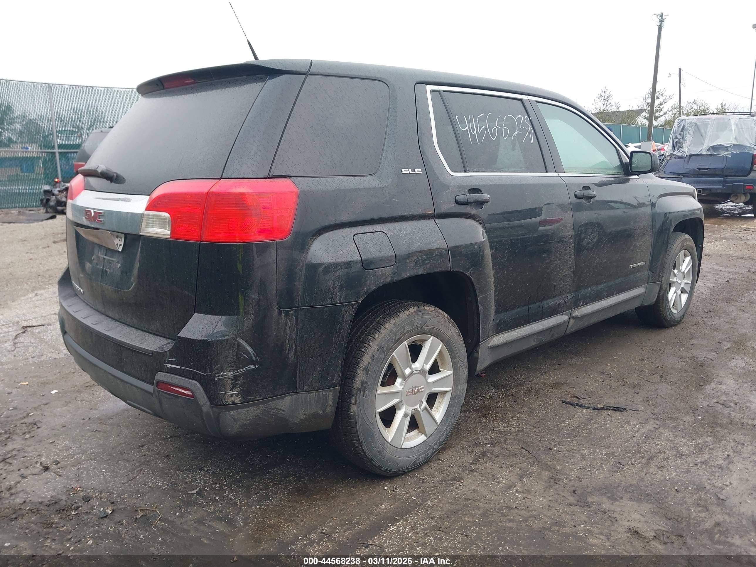 GMC TERRAIN image 4