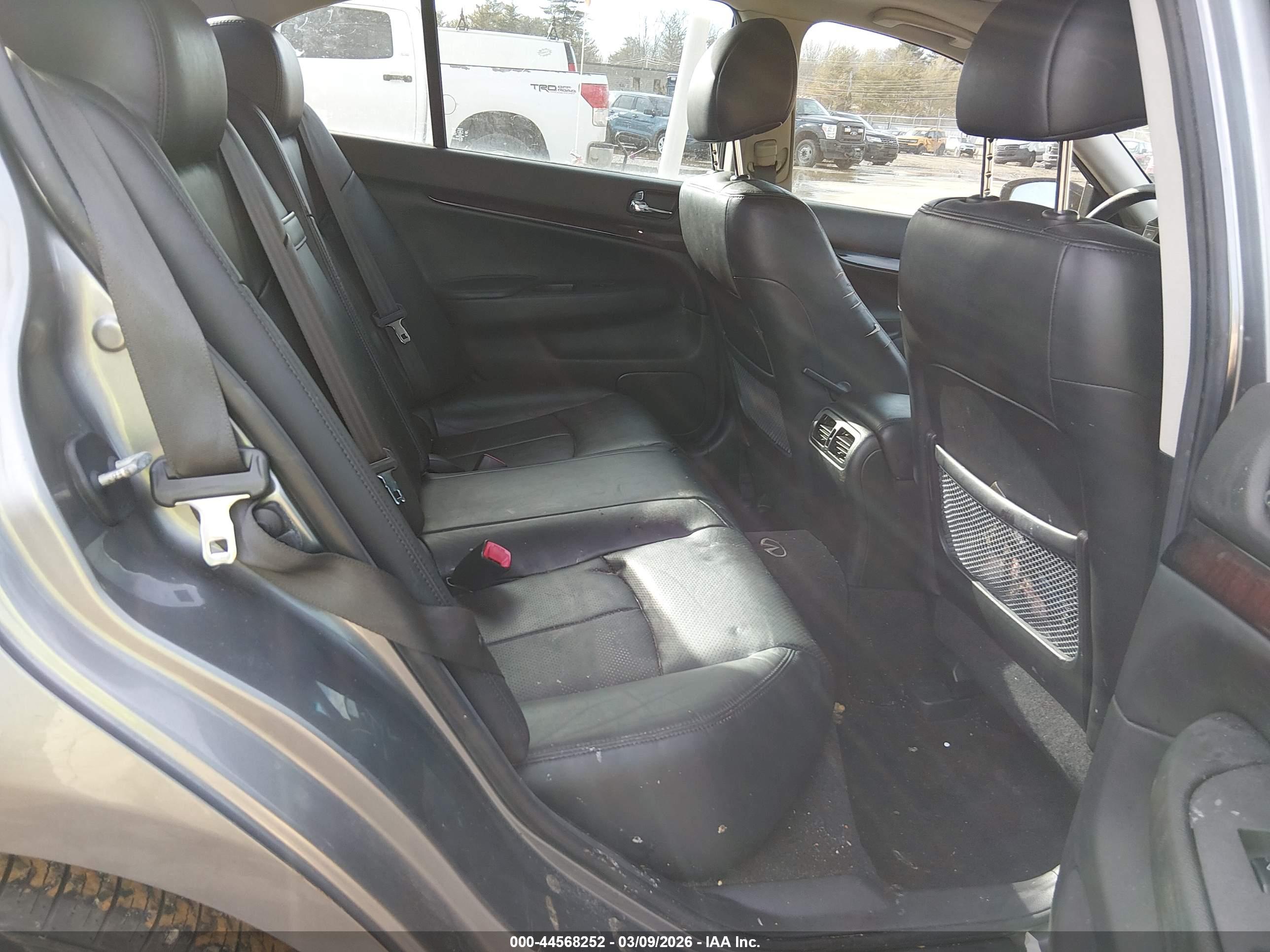 INFINITI G37X image 8