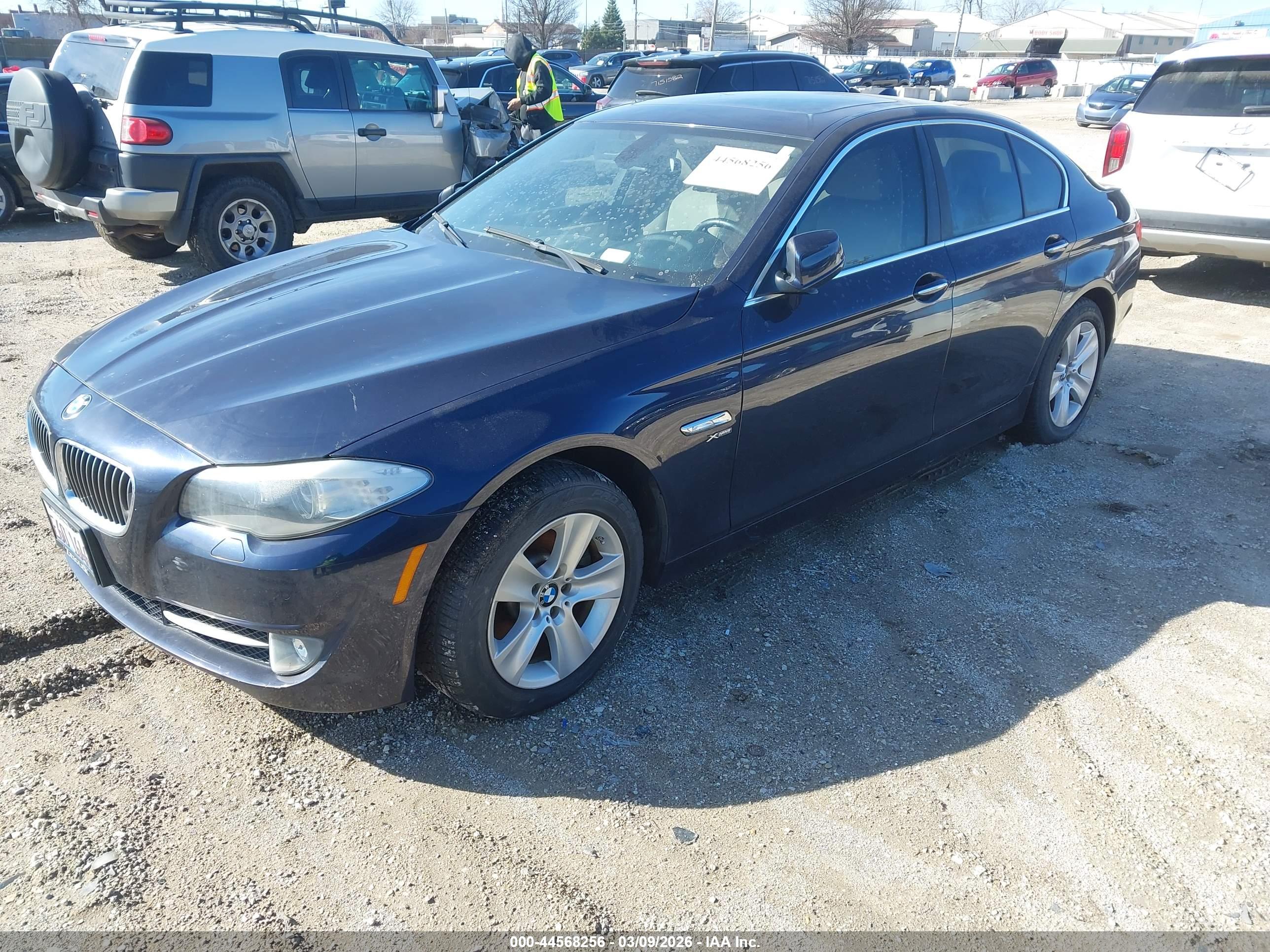 BMW 528I image 2