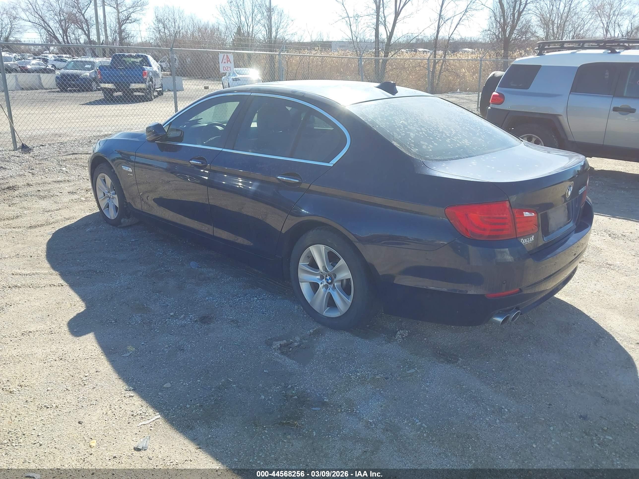 BMW 528I image 3