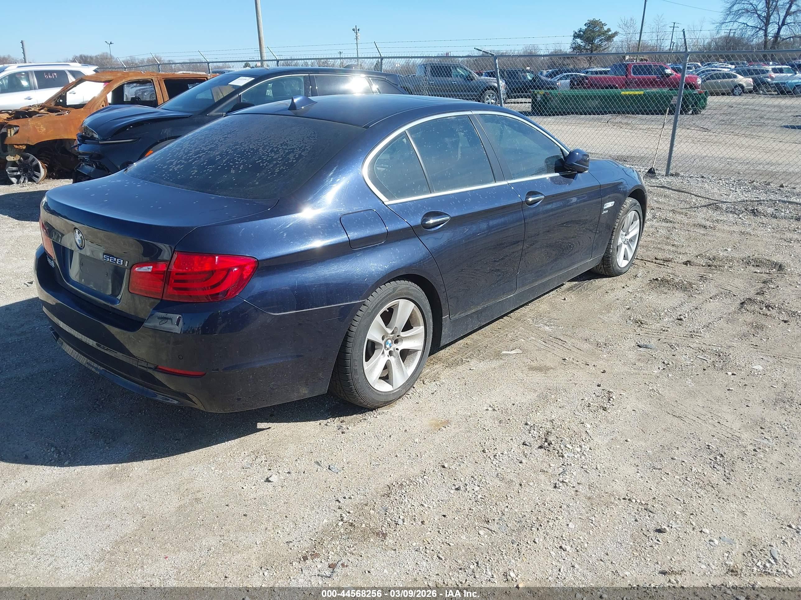 BMW 528I image 4