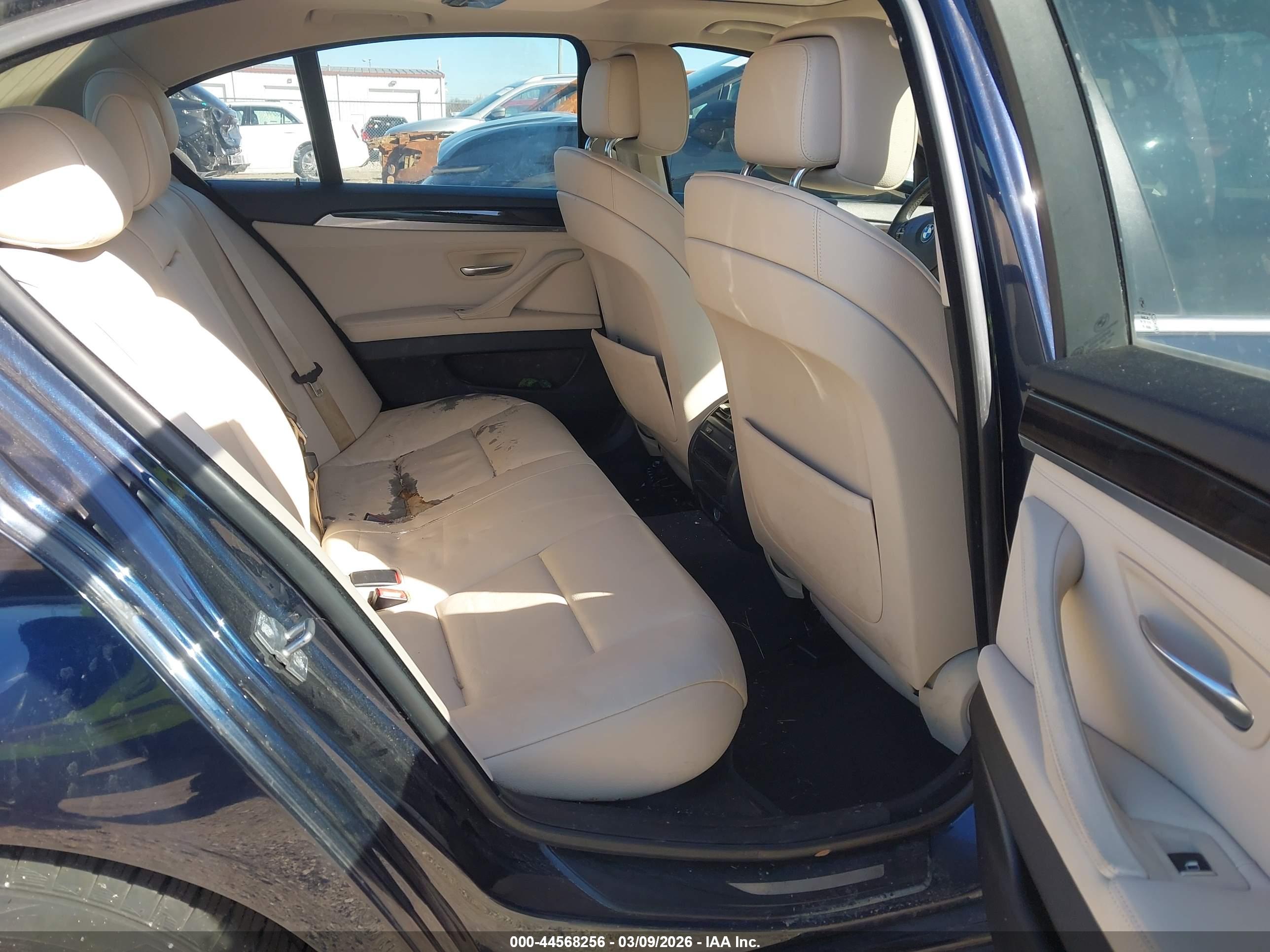BMW 528I image 8