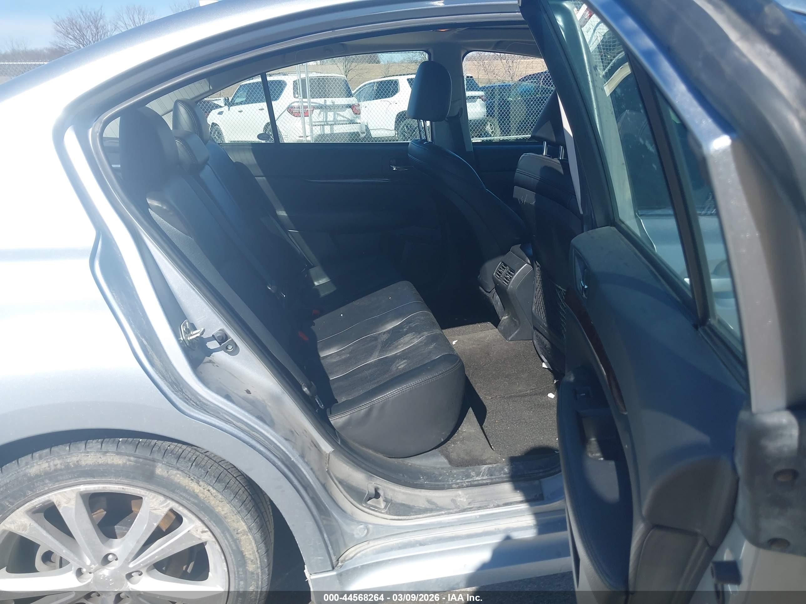 SUBARU LEGACY image 8