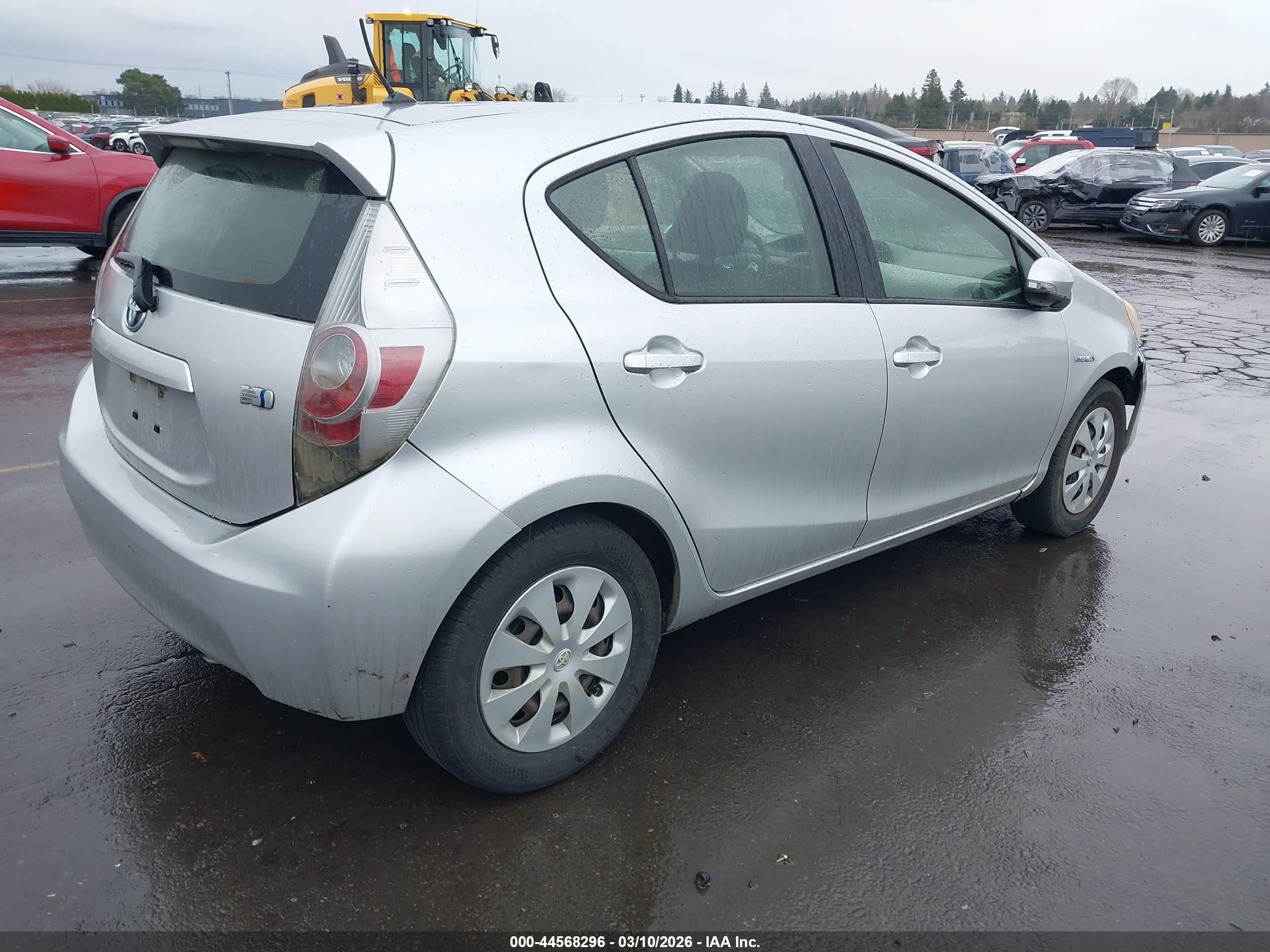 TOYOTA PRIUS image 4
