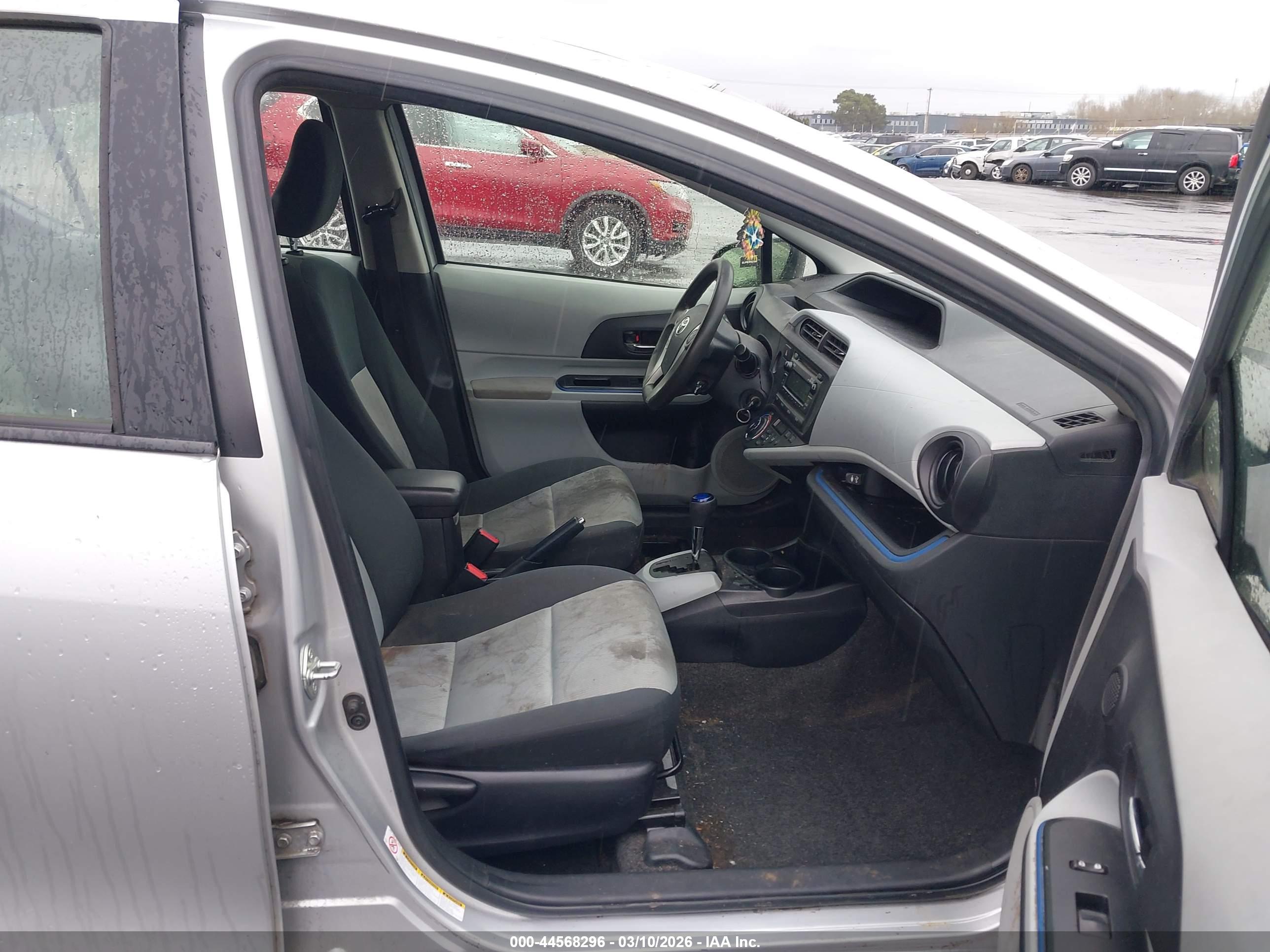 TOYOTA PRIUS image 5