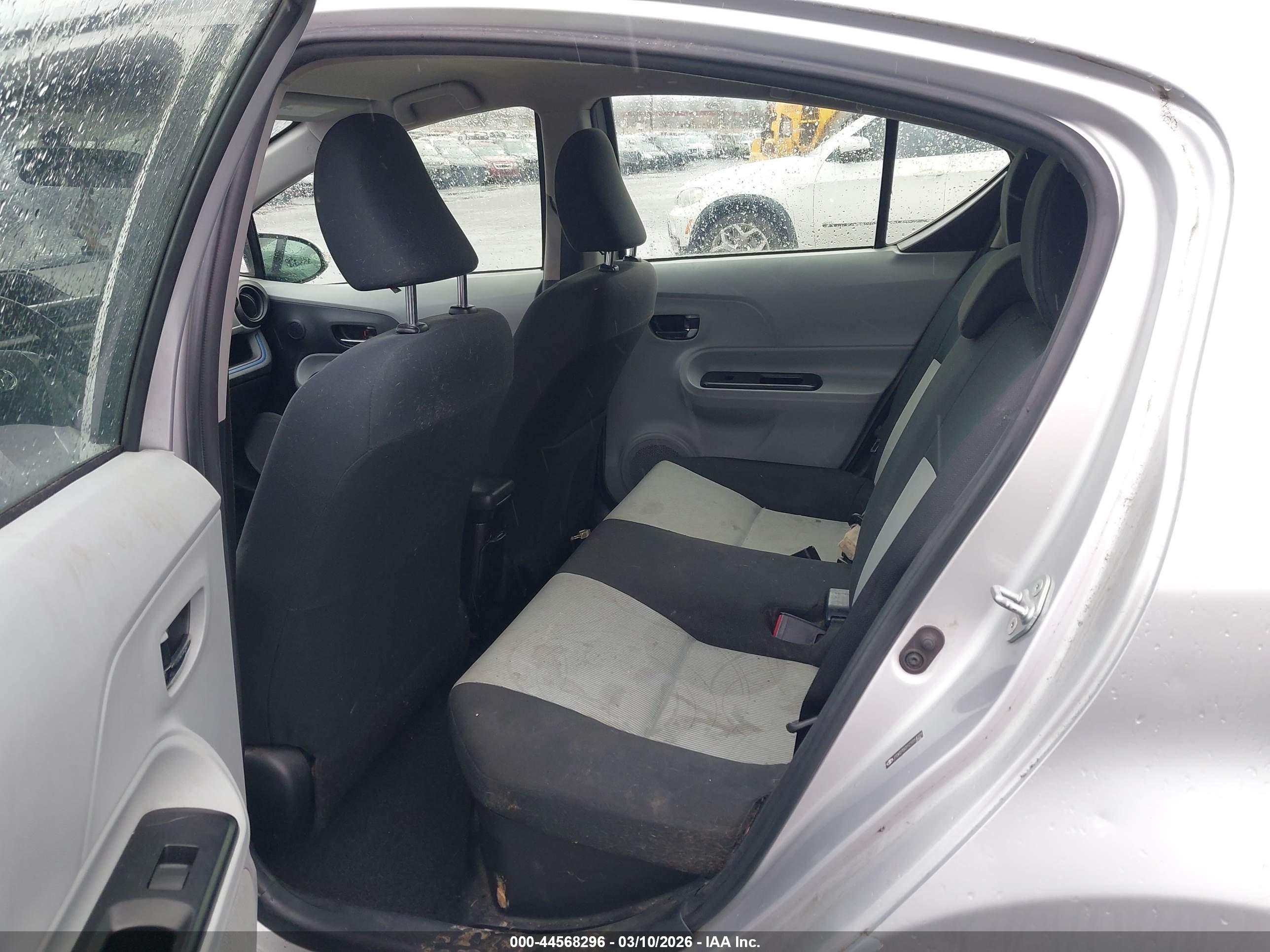 TOYOTA PRIUS image 8