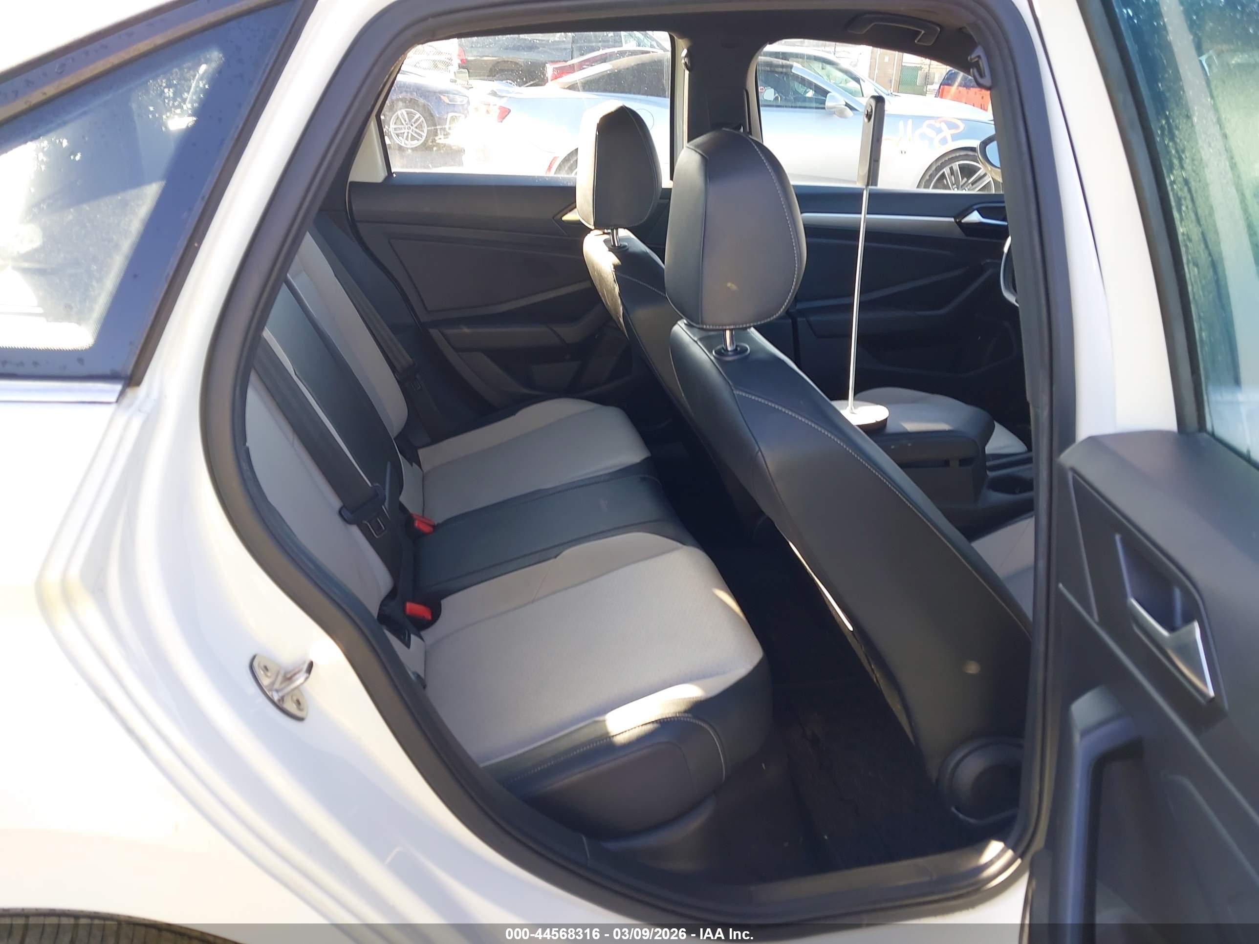 VOLKSWAGEN JETTA image 8