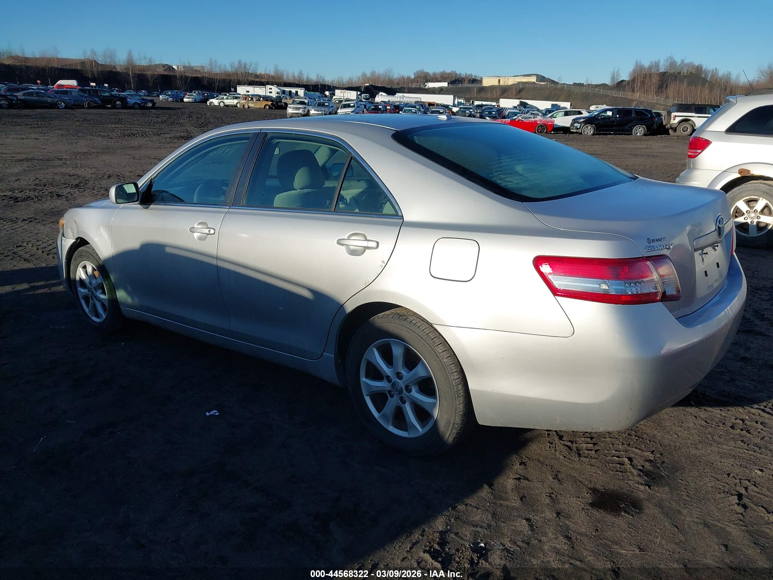TOYOTA CAMRY image 3