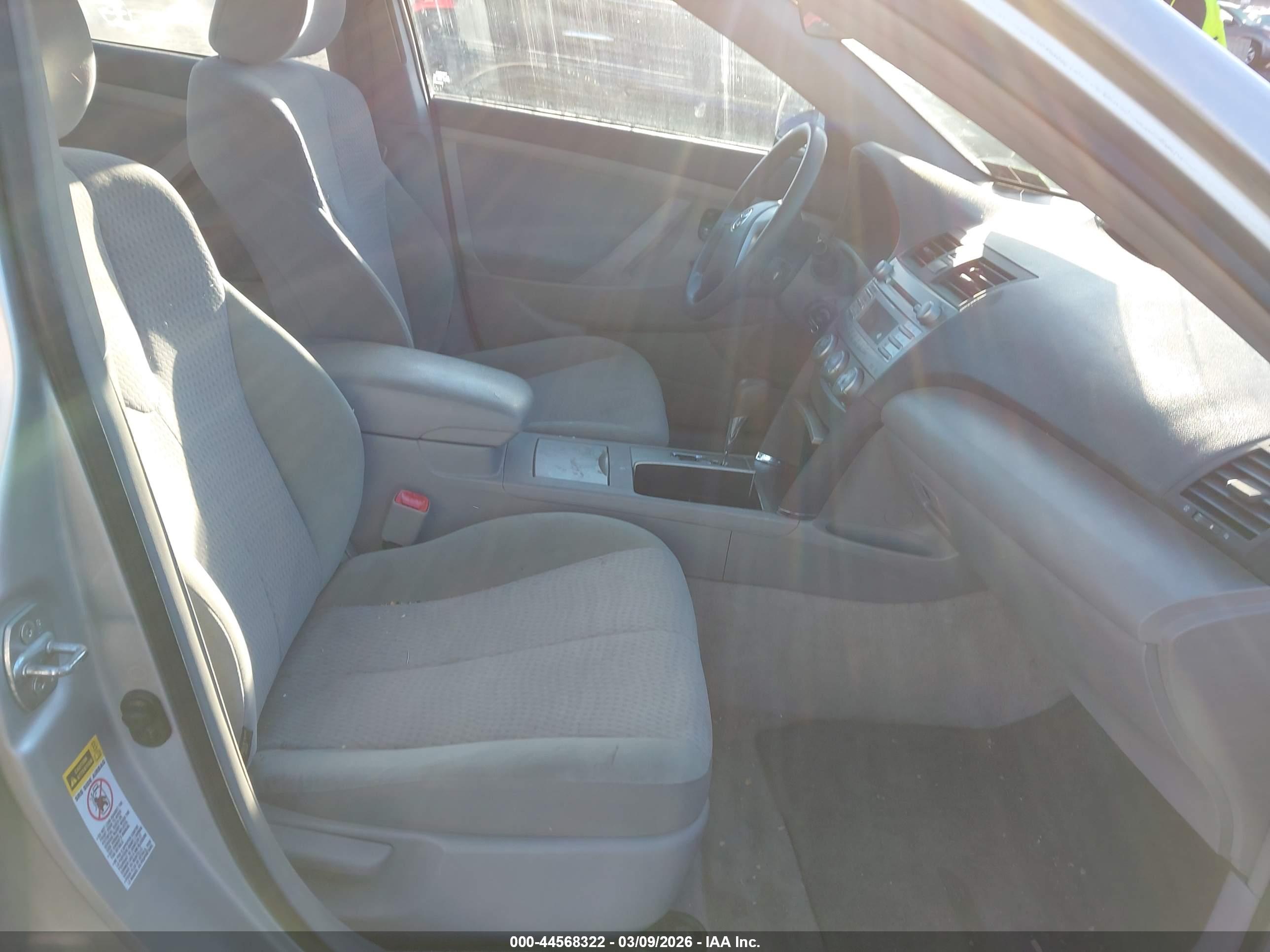 TOYOTA CAMRY image 5