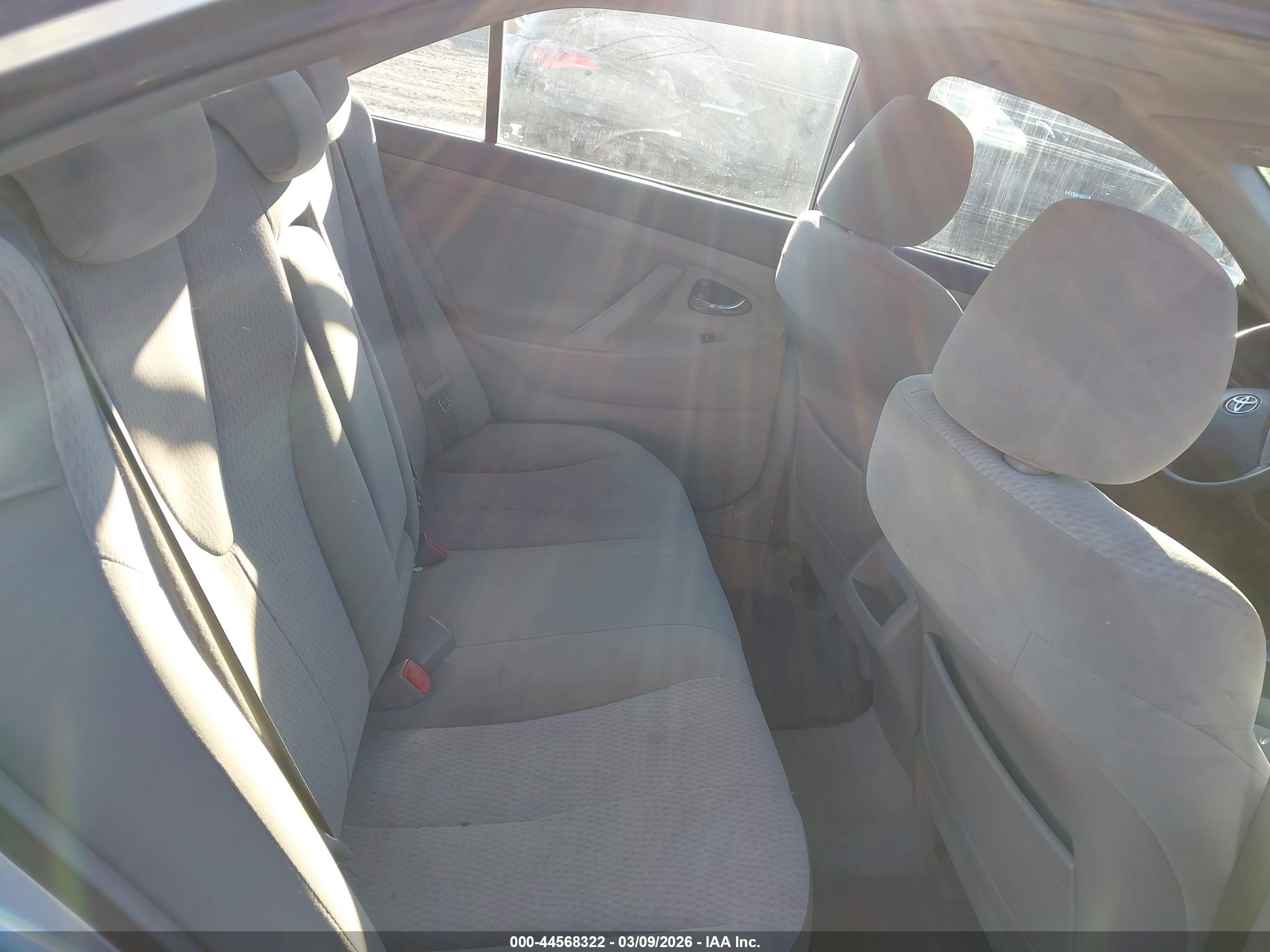 TOYOTA CAMRY image 8