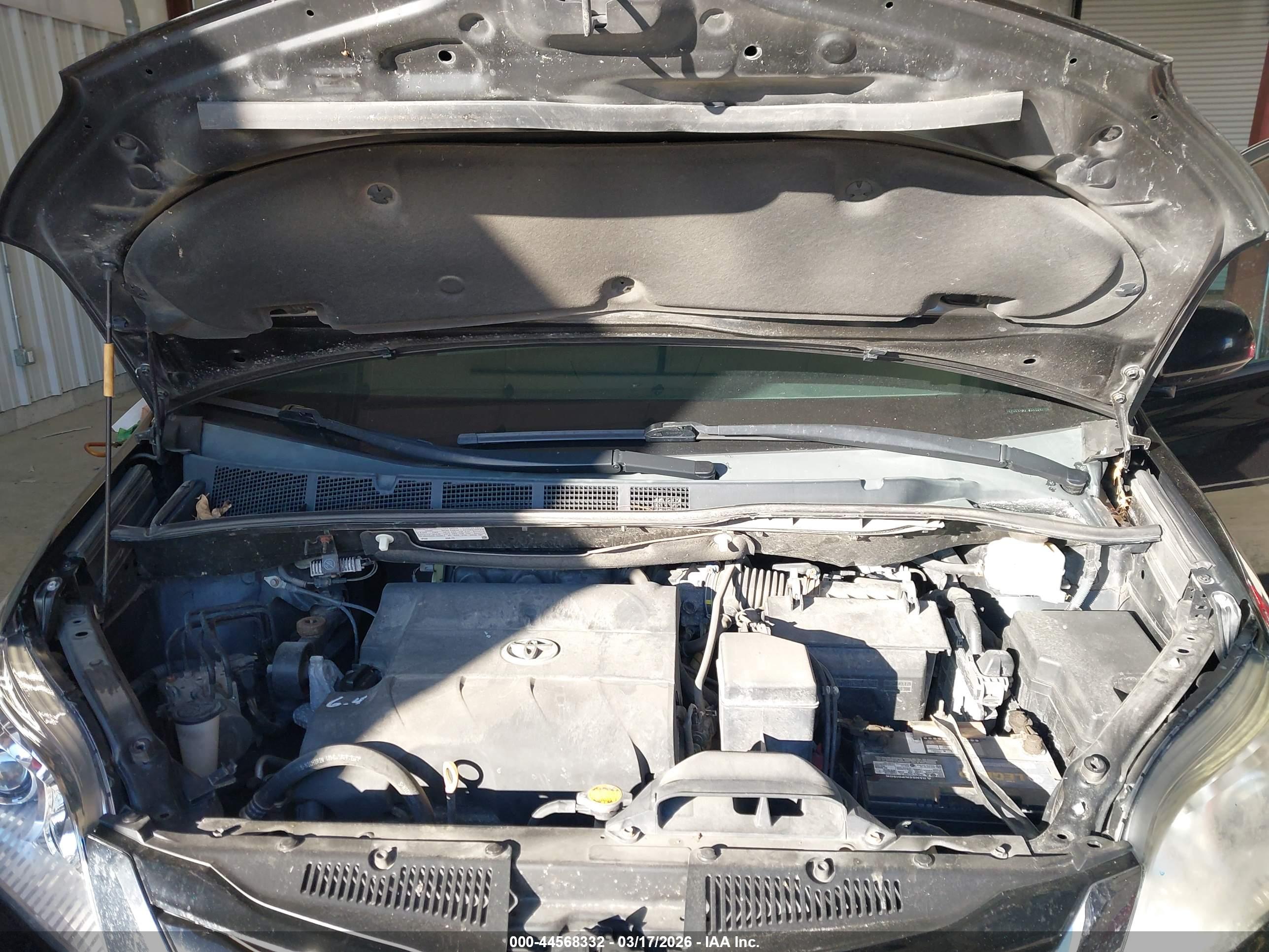 TOYOTA SIENNA image 10