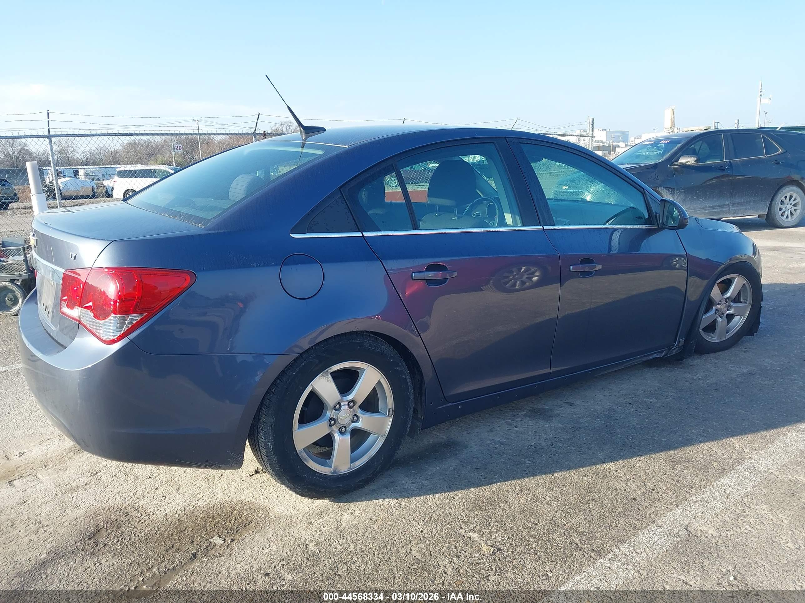 CHEVROLET CRUZE image 4