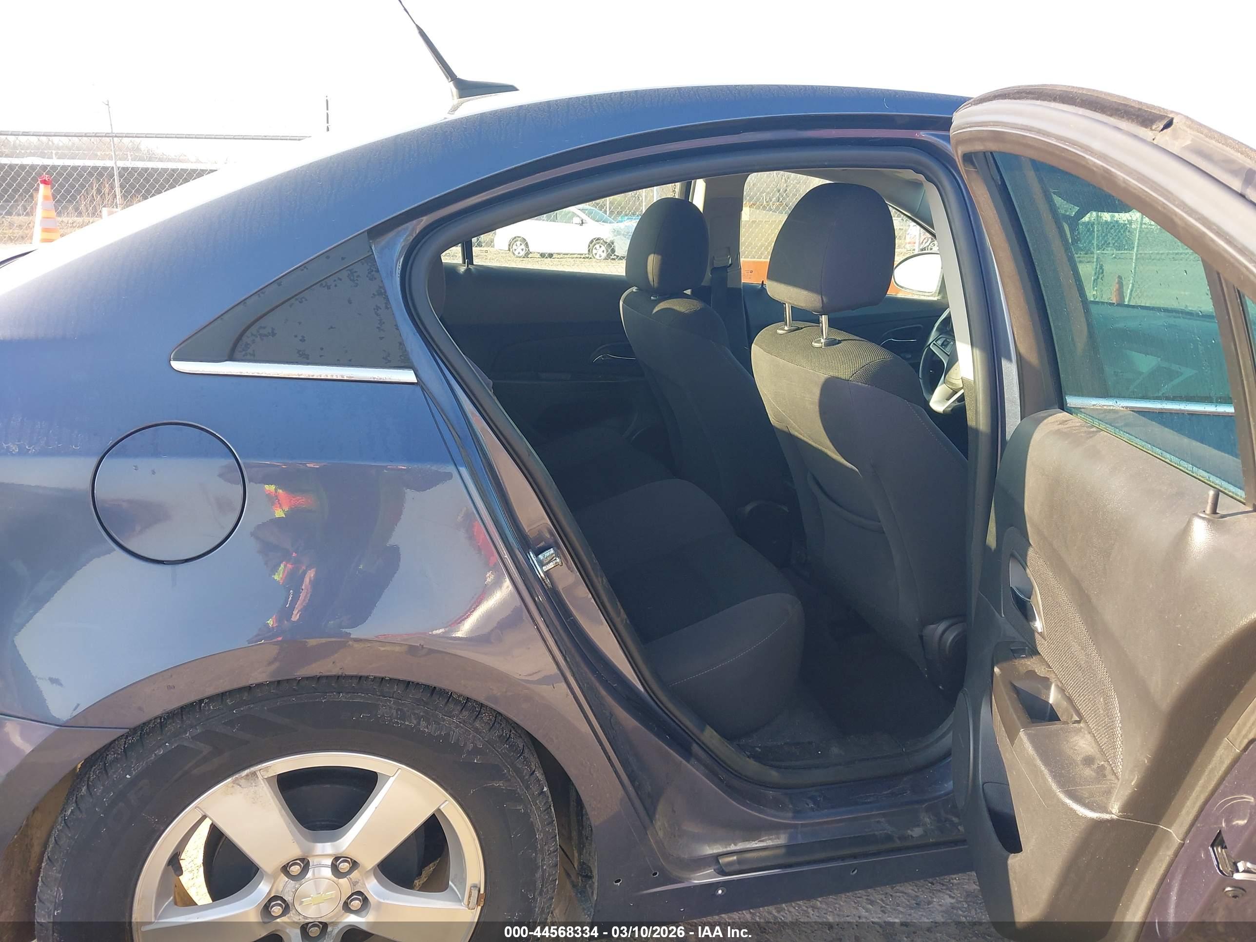 CHEVROLET CRUZE image 8