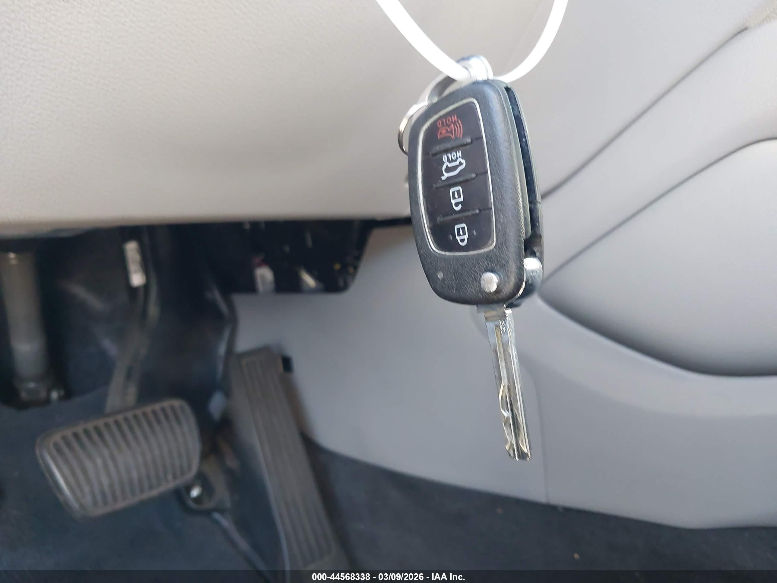 HYUNDAI TUCSON image 11