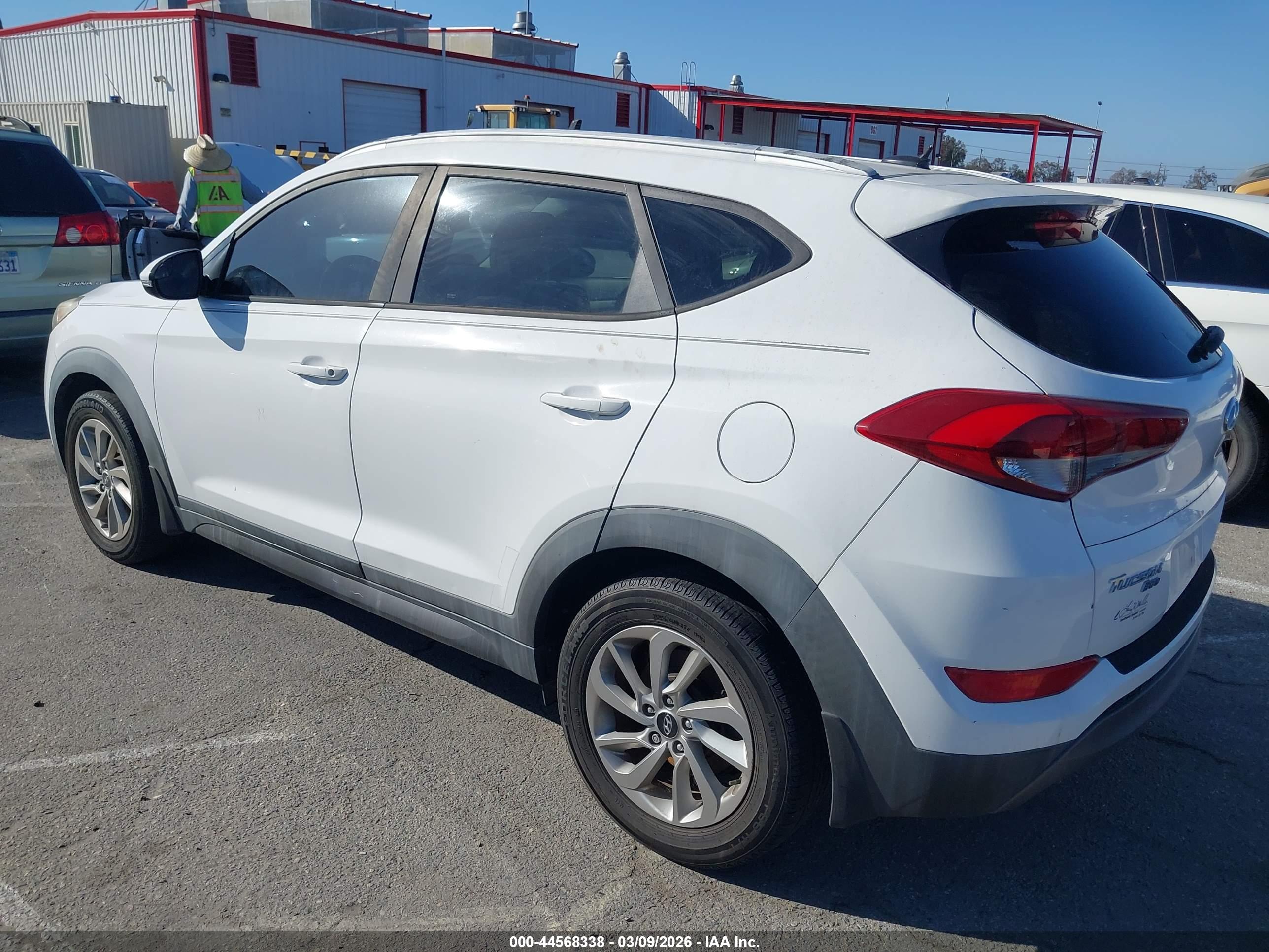 HYUNDAI TUCSON image 3