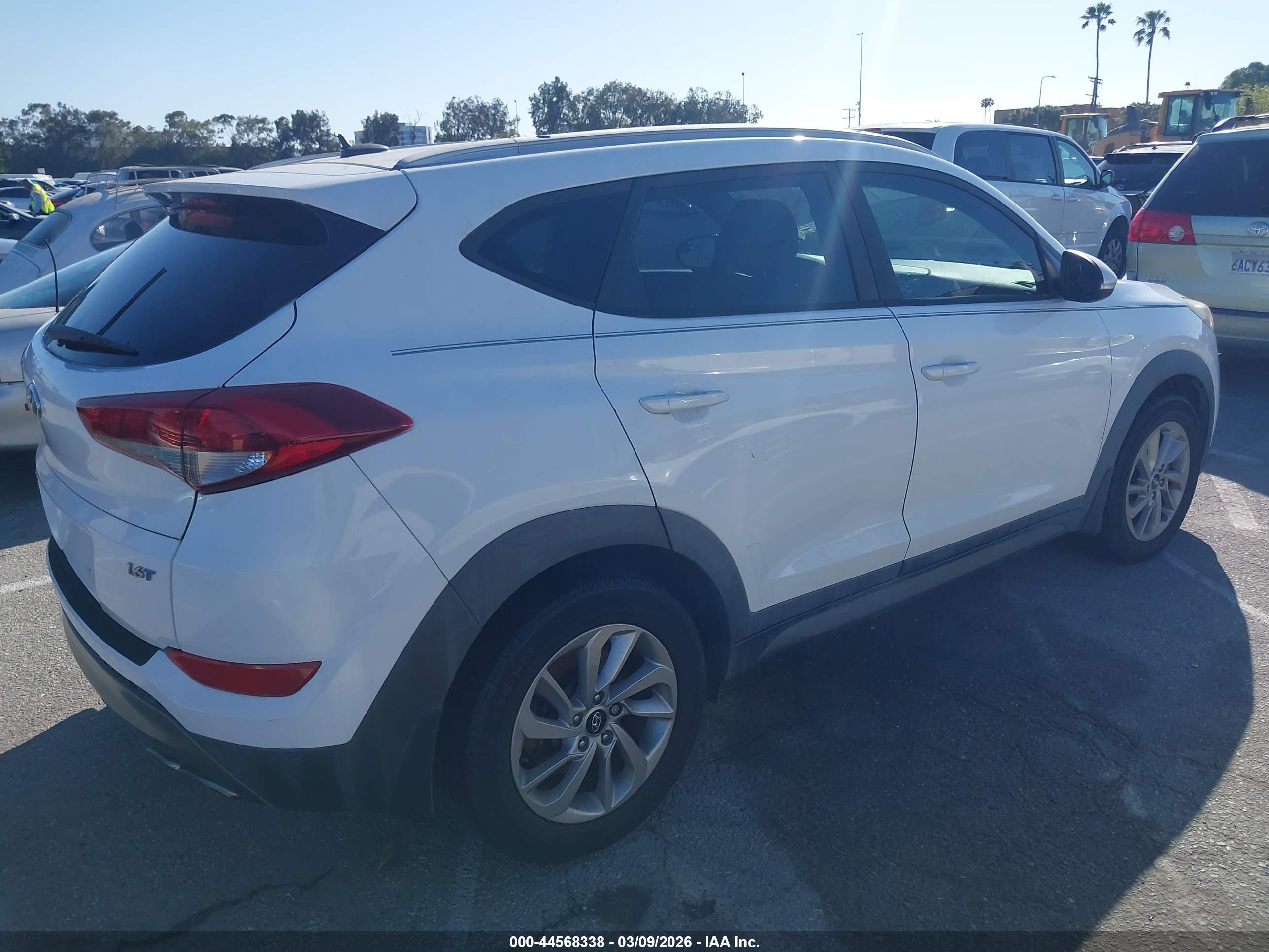 HYUNDAI TUCSON image 4
