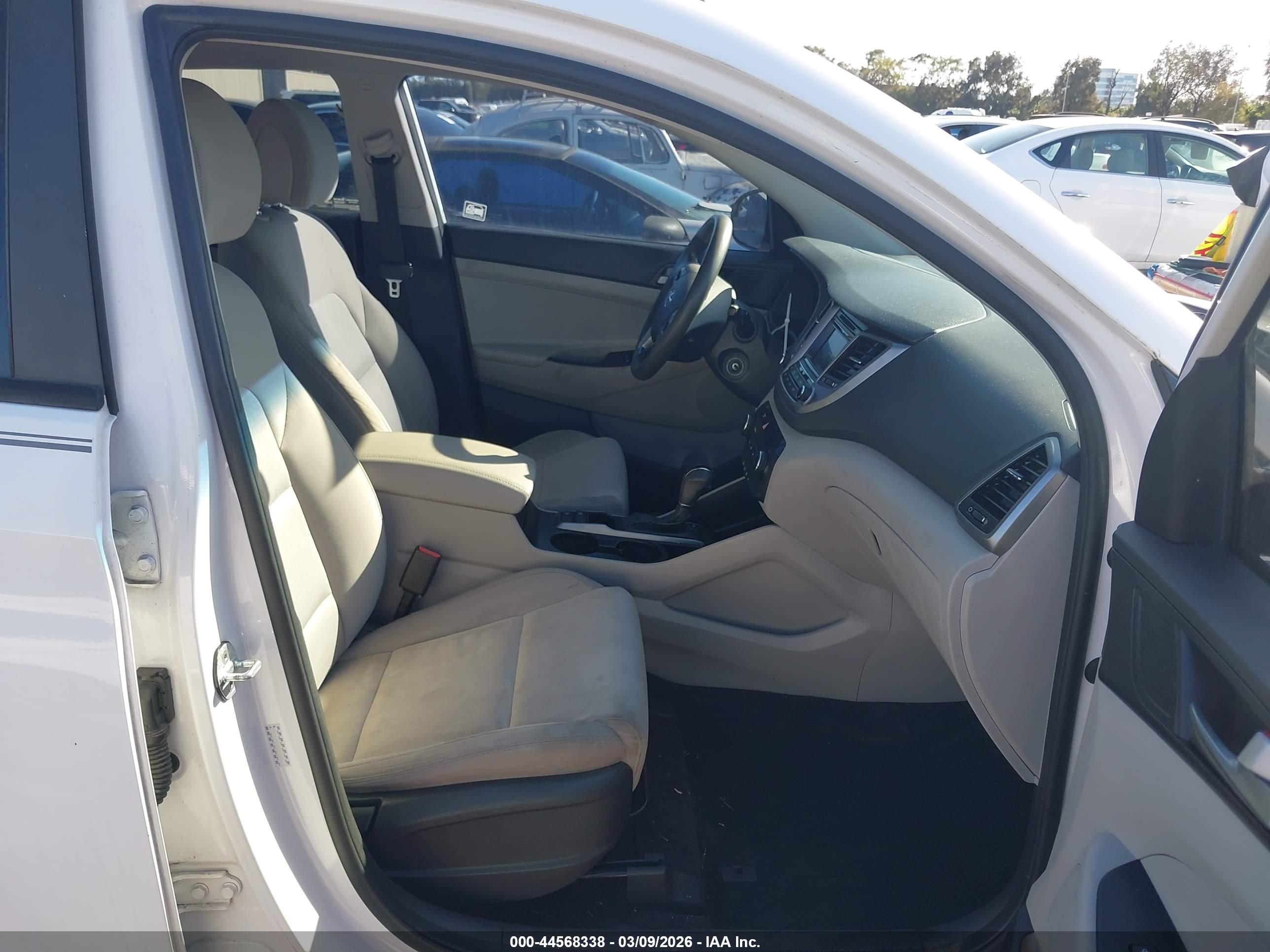 HYUNDAI TUCSON image 5