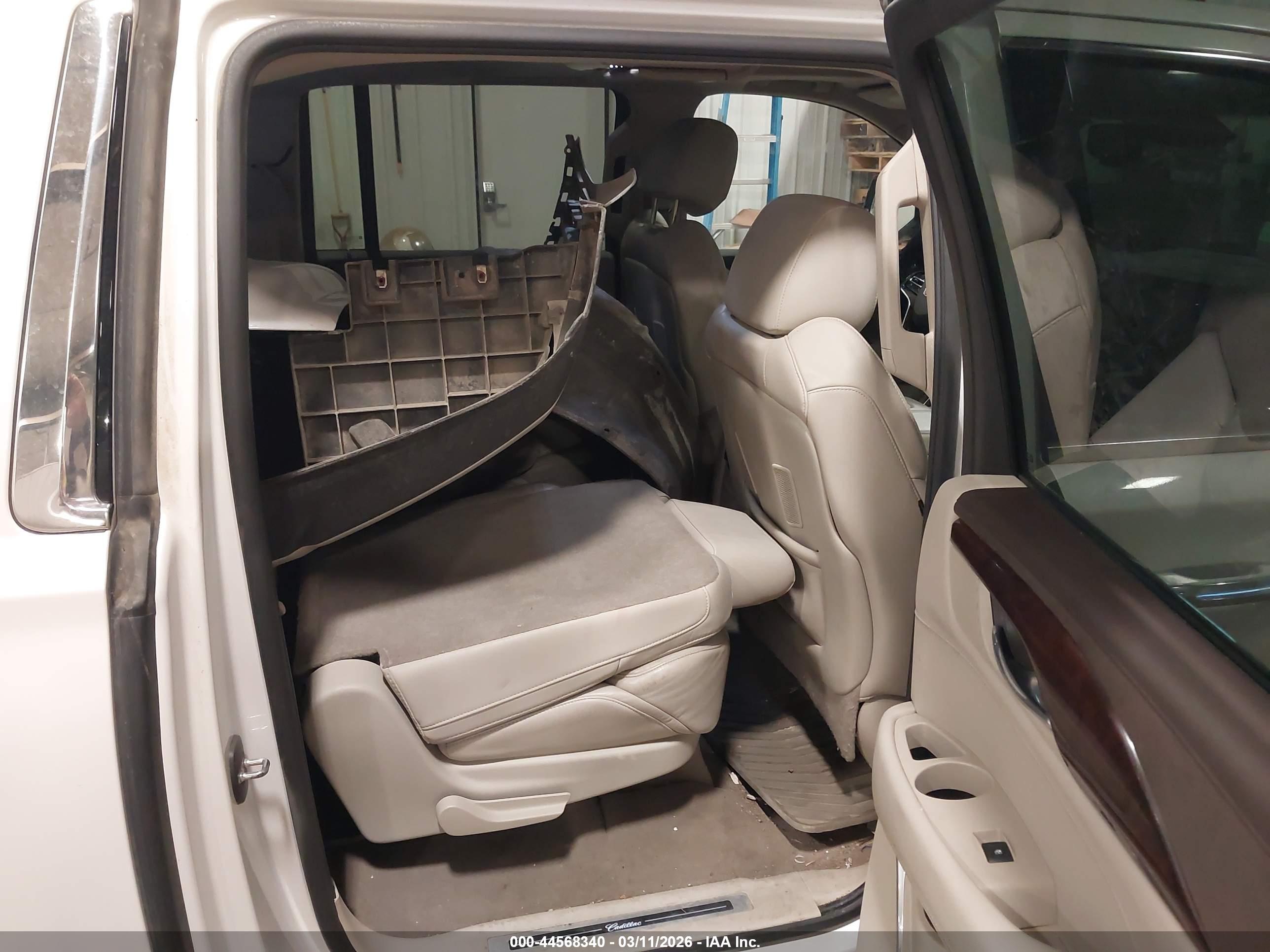 CADILLAC ESCALADE image 8