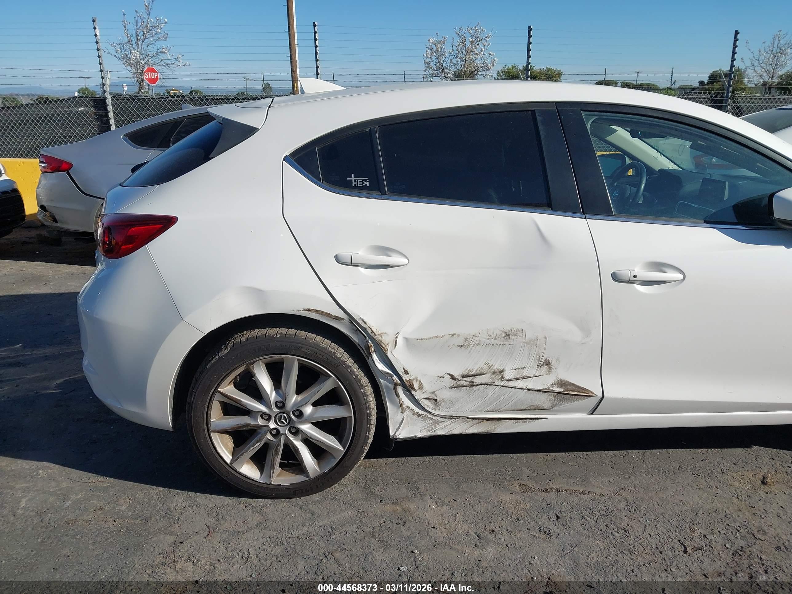 MAZDA MAZDA3 image 6