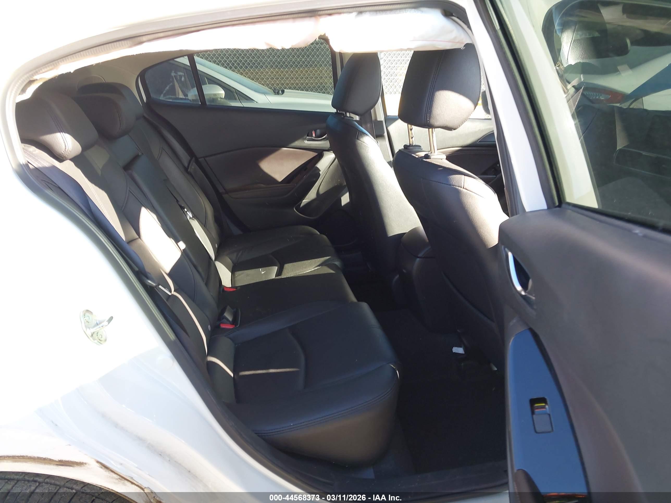 MAZDA MAZDA3 image 8