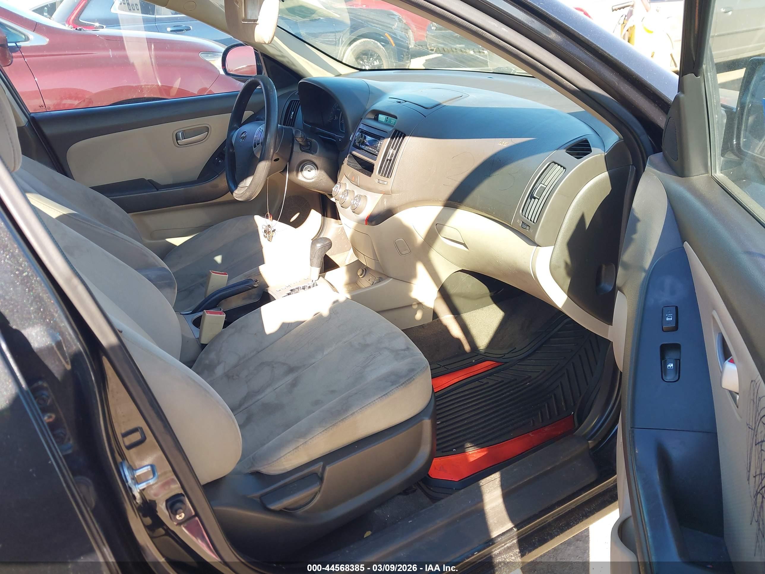 HYUNDAI ELANTRA image 5