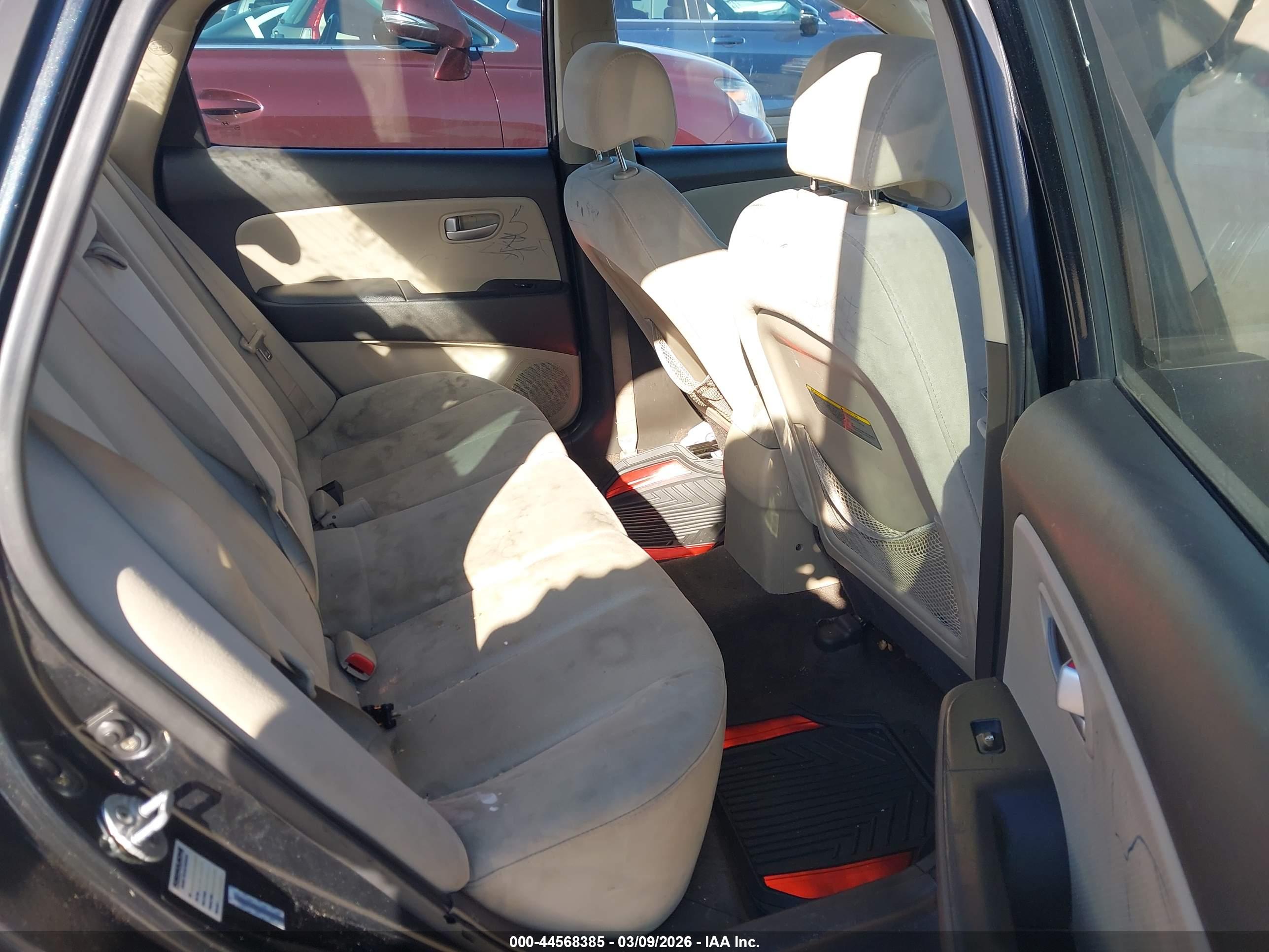 HYUNDAI ELANTRA image 8