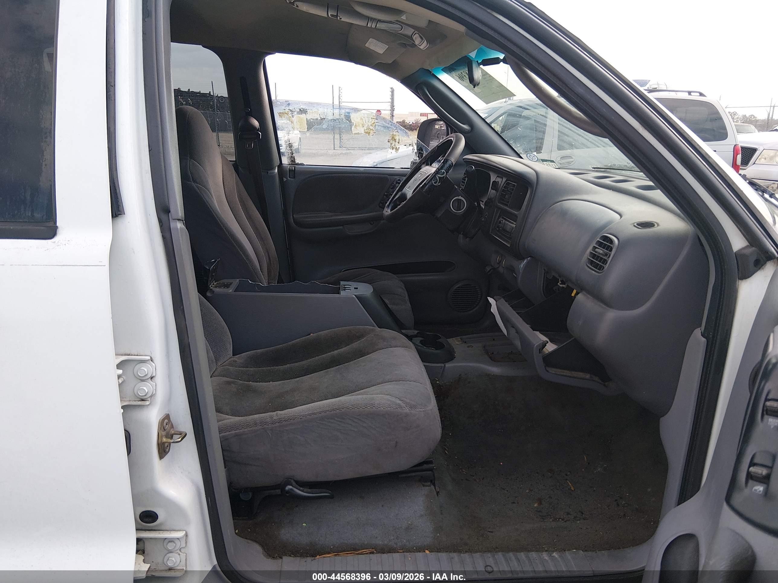 DODGE DAKOTA image 5