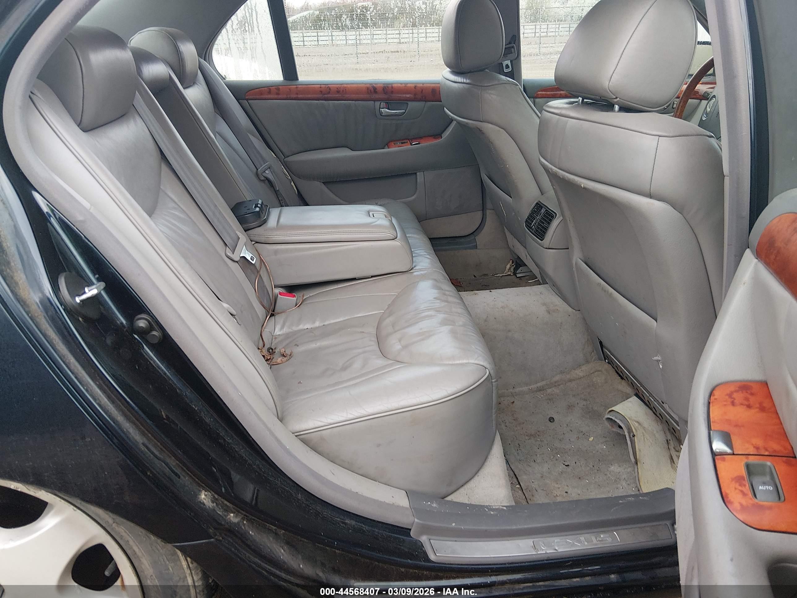LEXUS LS image 8