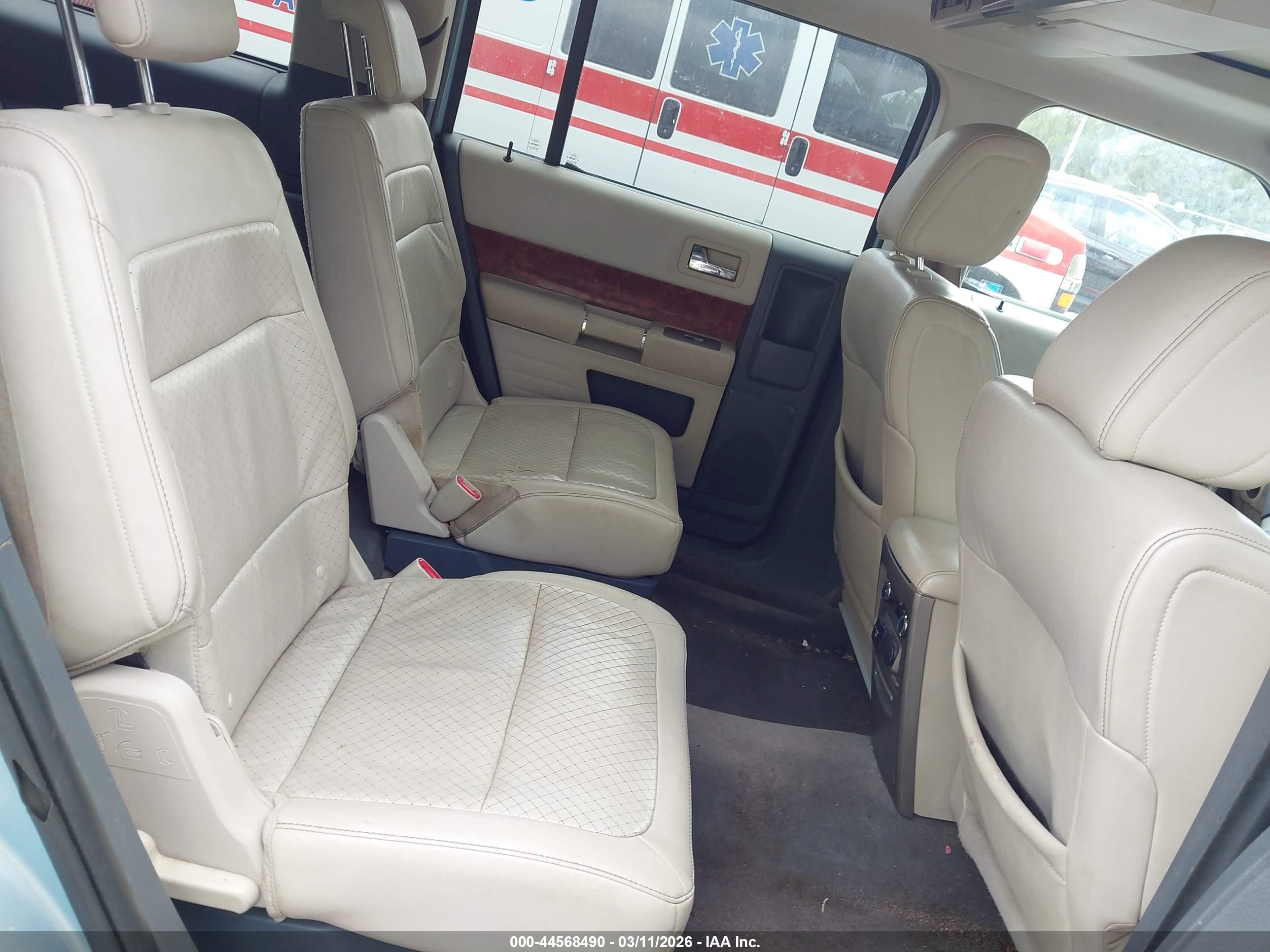 FORD FLEX image 8