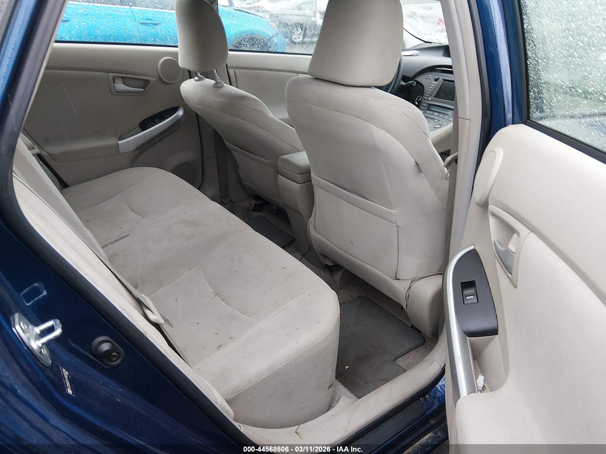 TOYOTA PRIUS image 8
