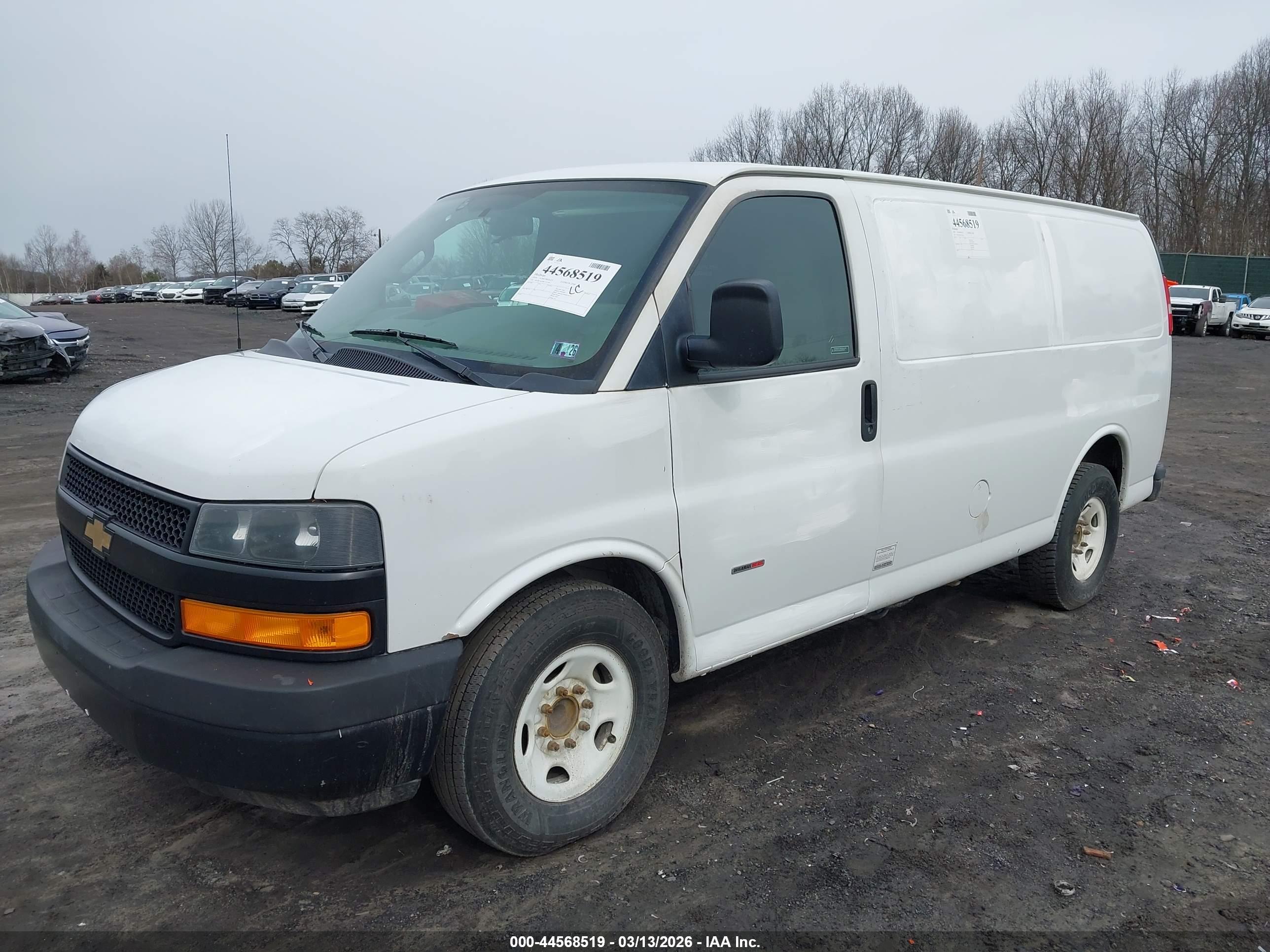 CHEVROLET EXPRESS image 2