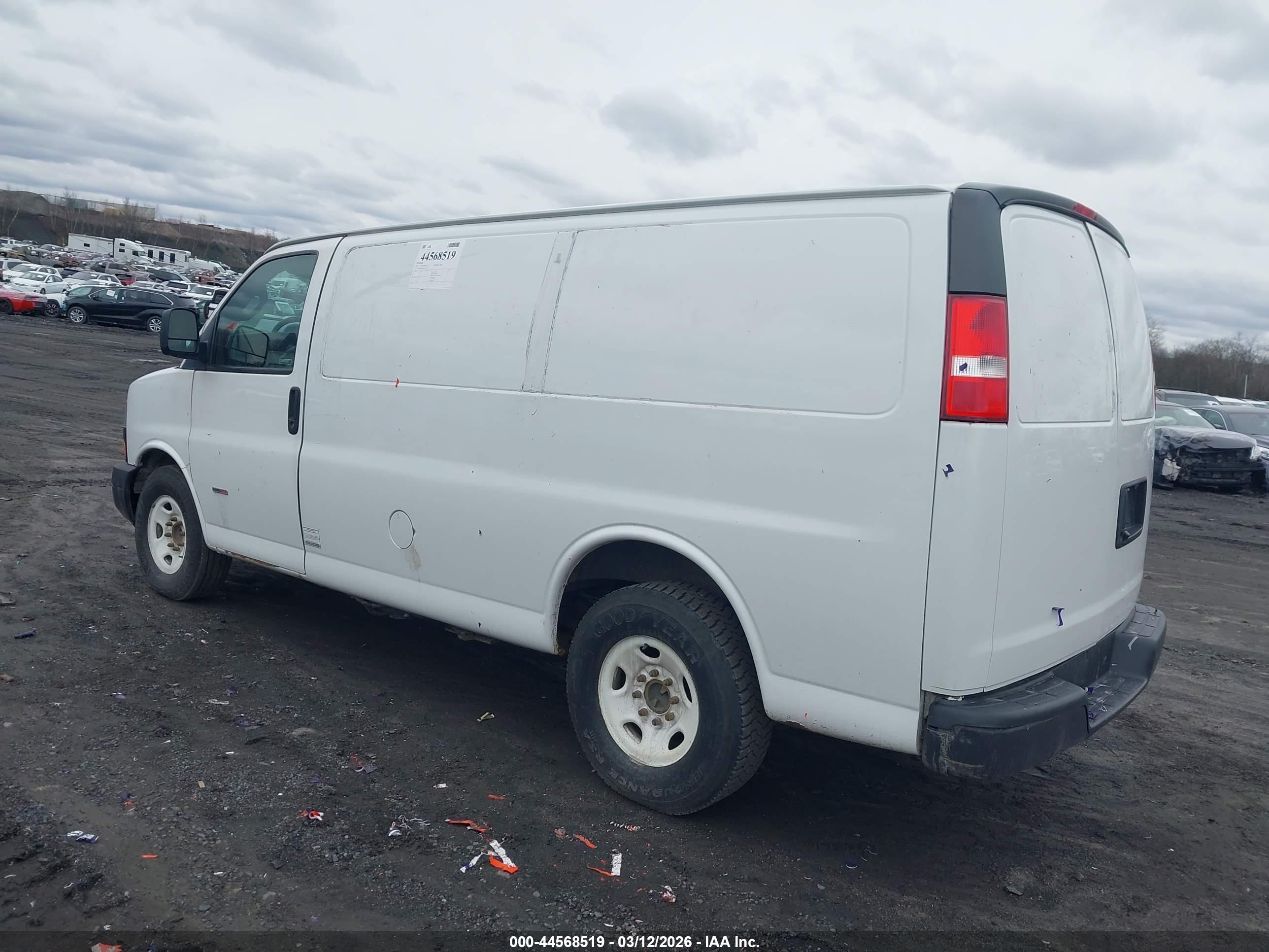 CHEVROLET EXPRESS image 3