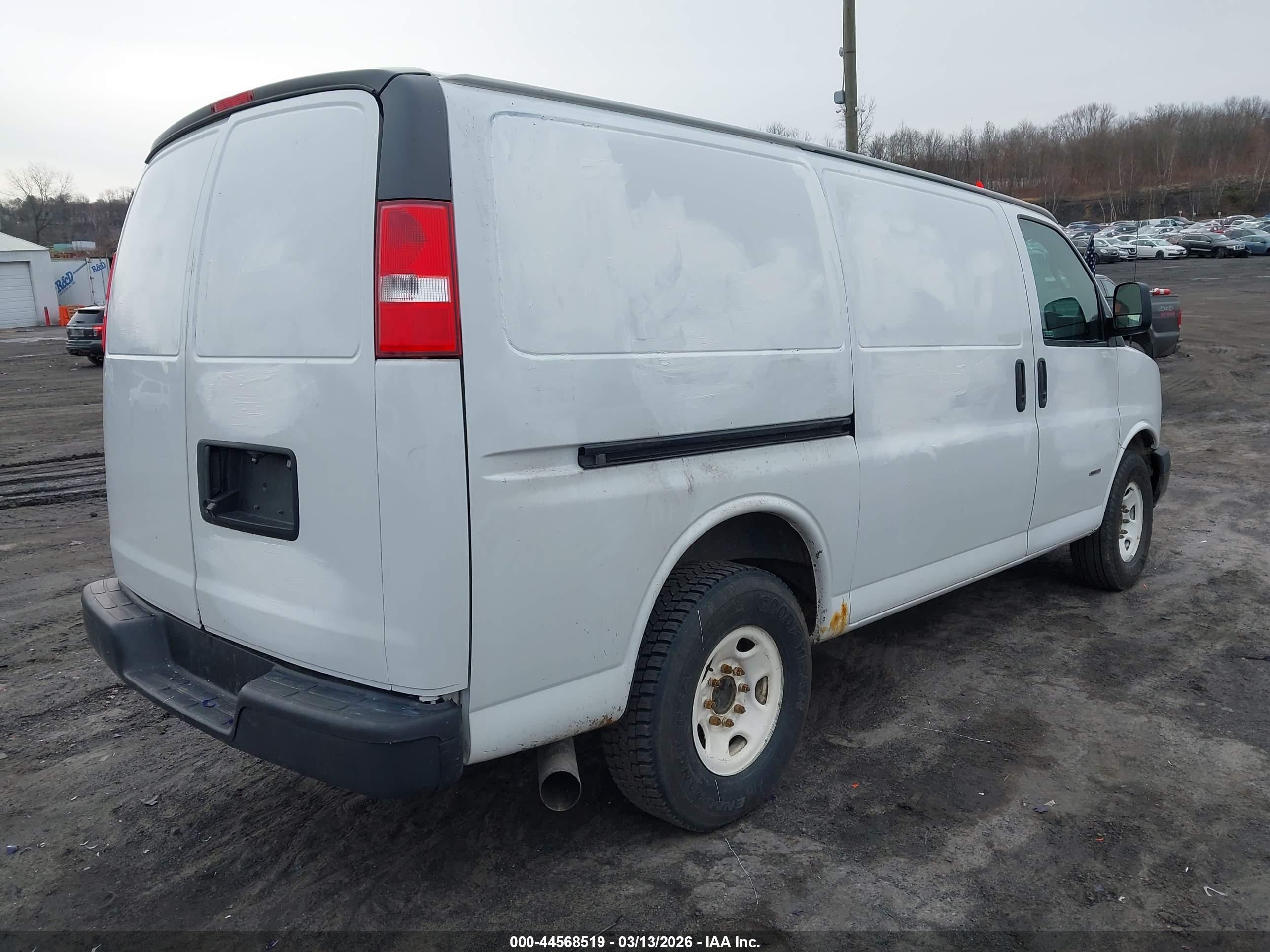 CHEVROLET EXPRESS image 4